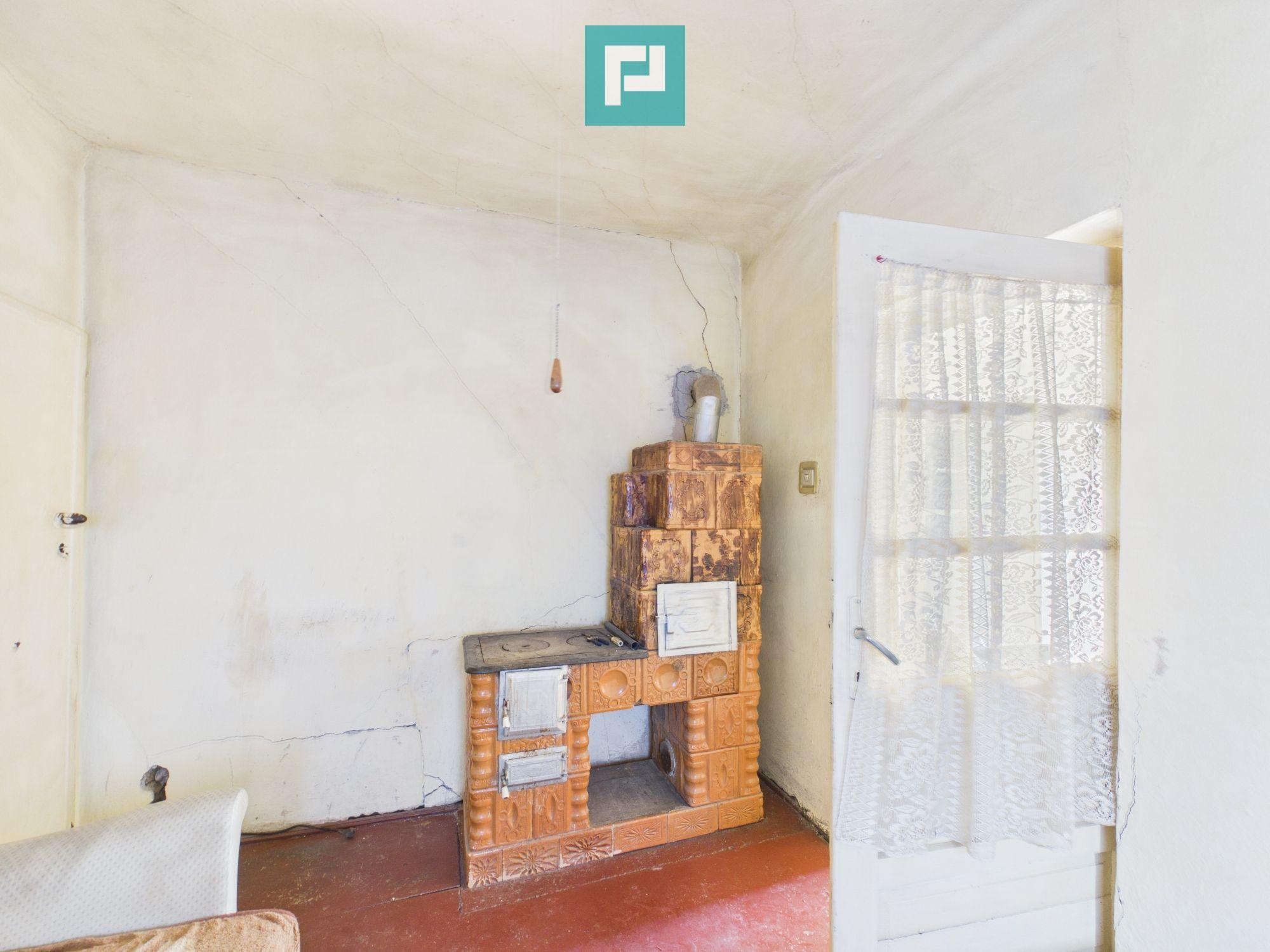 Casa în Cuvin la poalele dealului - 12