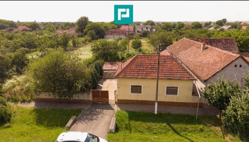 Casa în Cuvin la poalele dealului - 1