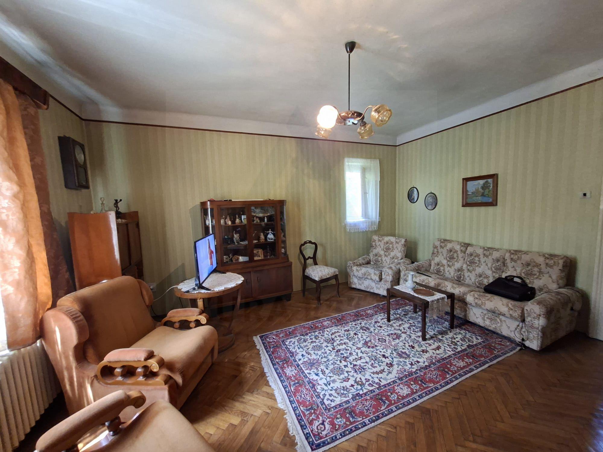 Casa individuala 185 mp utili S + P + E garaj si teren 777 mp Central - 1