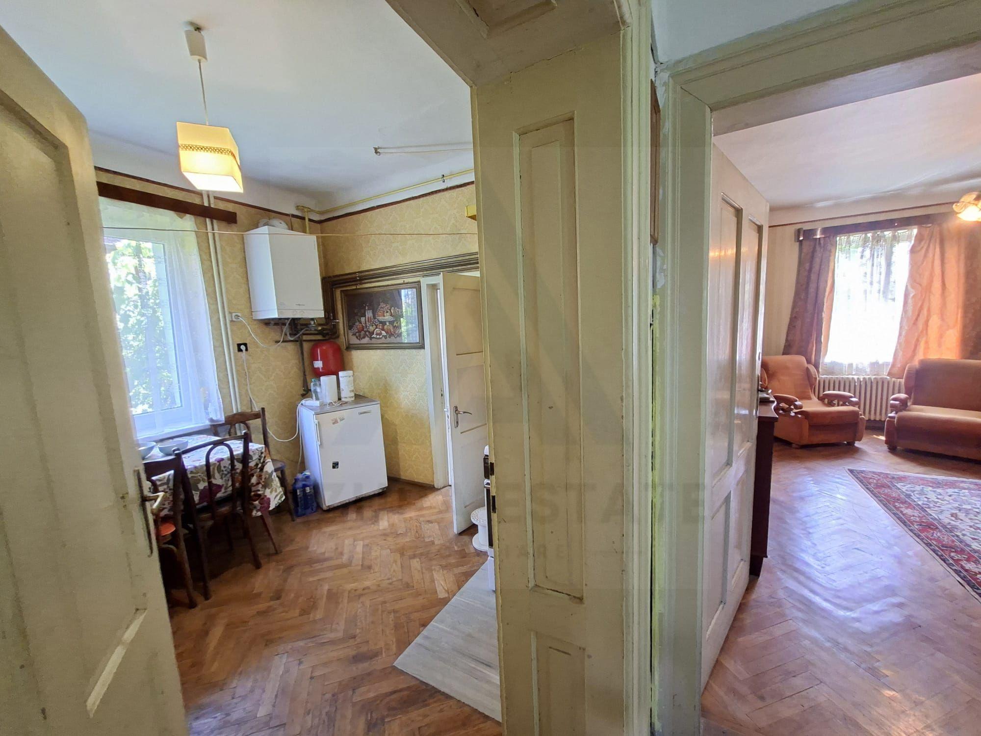 Casa individuala 185 mp utili S + P + E garaj si teren 777 mp Central - 4