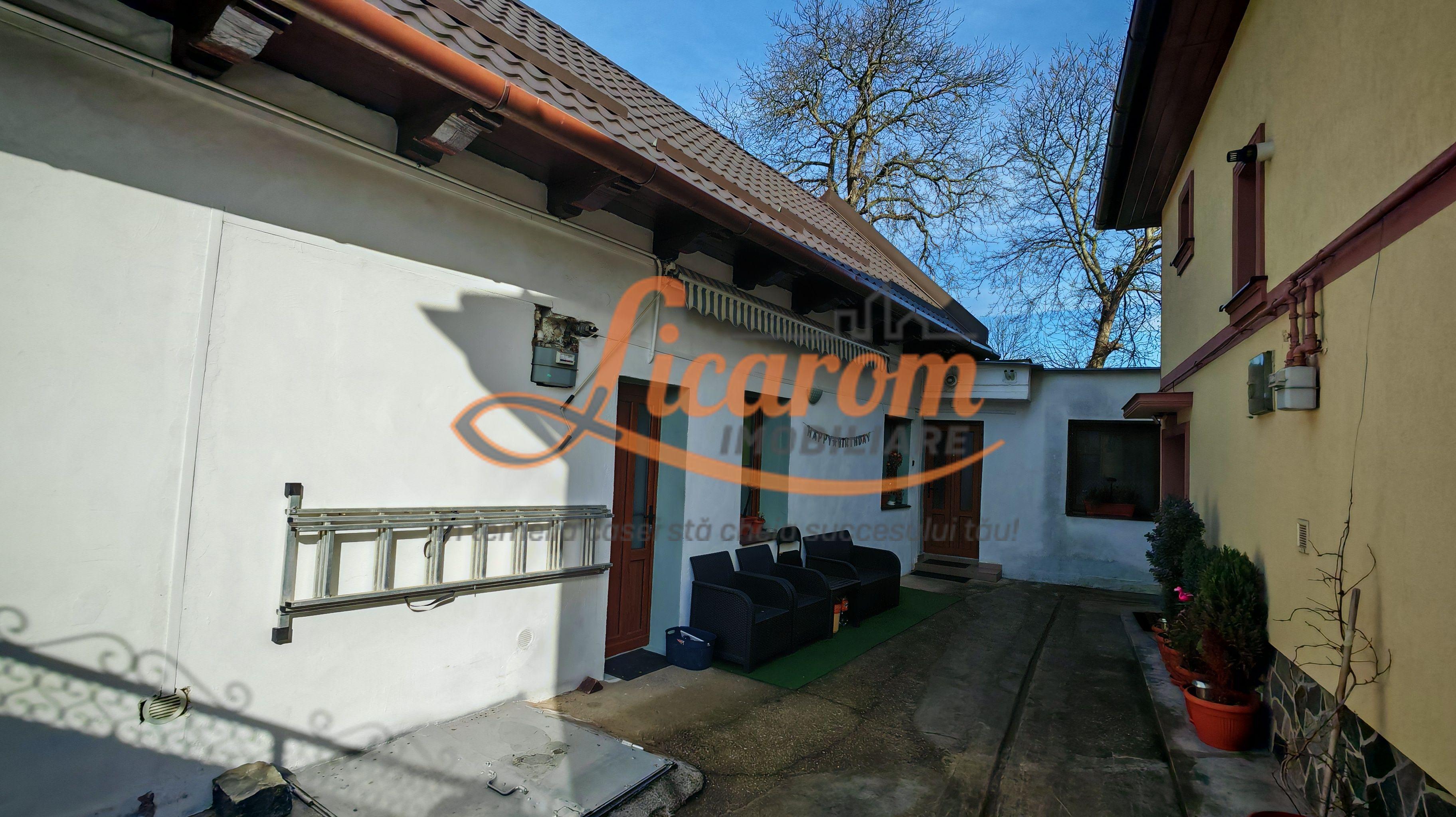 Corp de casa 4 camere zona Nicopole,curte comuna cu 1 familie. - 1