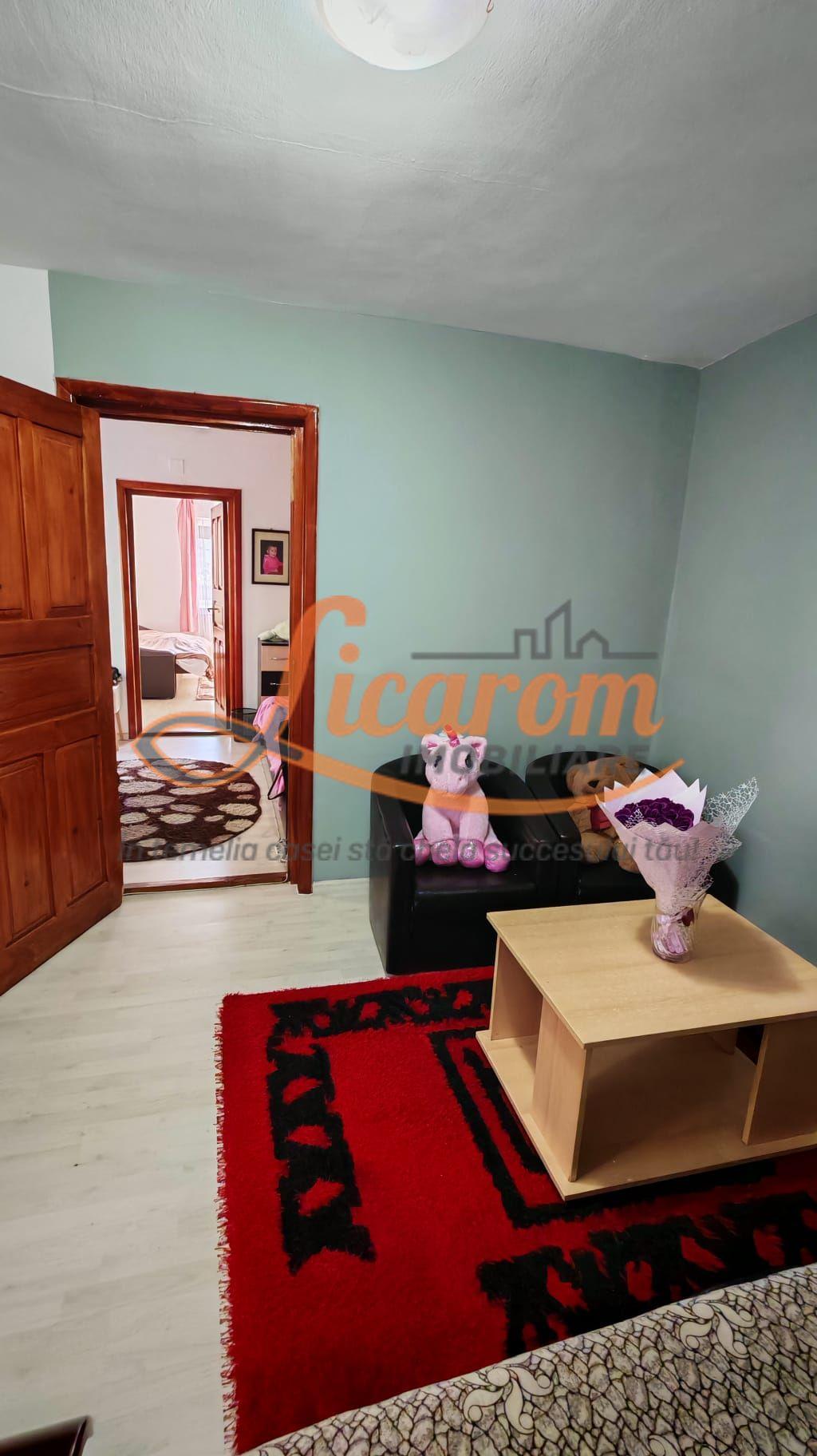 Corp de casa 4 camere zona Nicopole,curte comuna cu 1 familie. - 10
