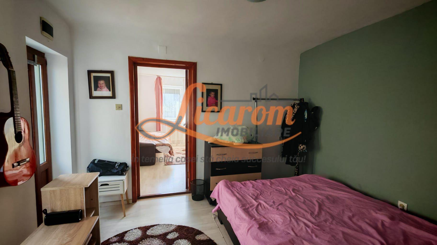 Corp de casa 4 camere zona Nicopole,curte comuna cu 1 familie. - 4