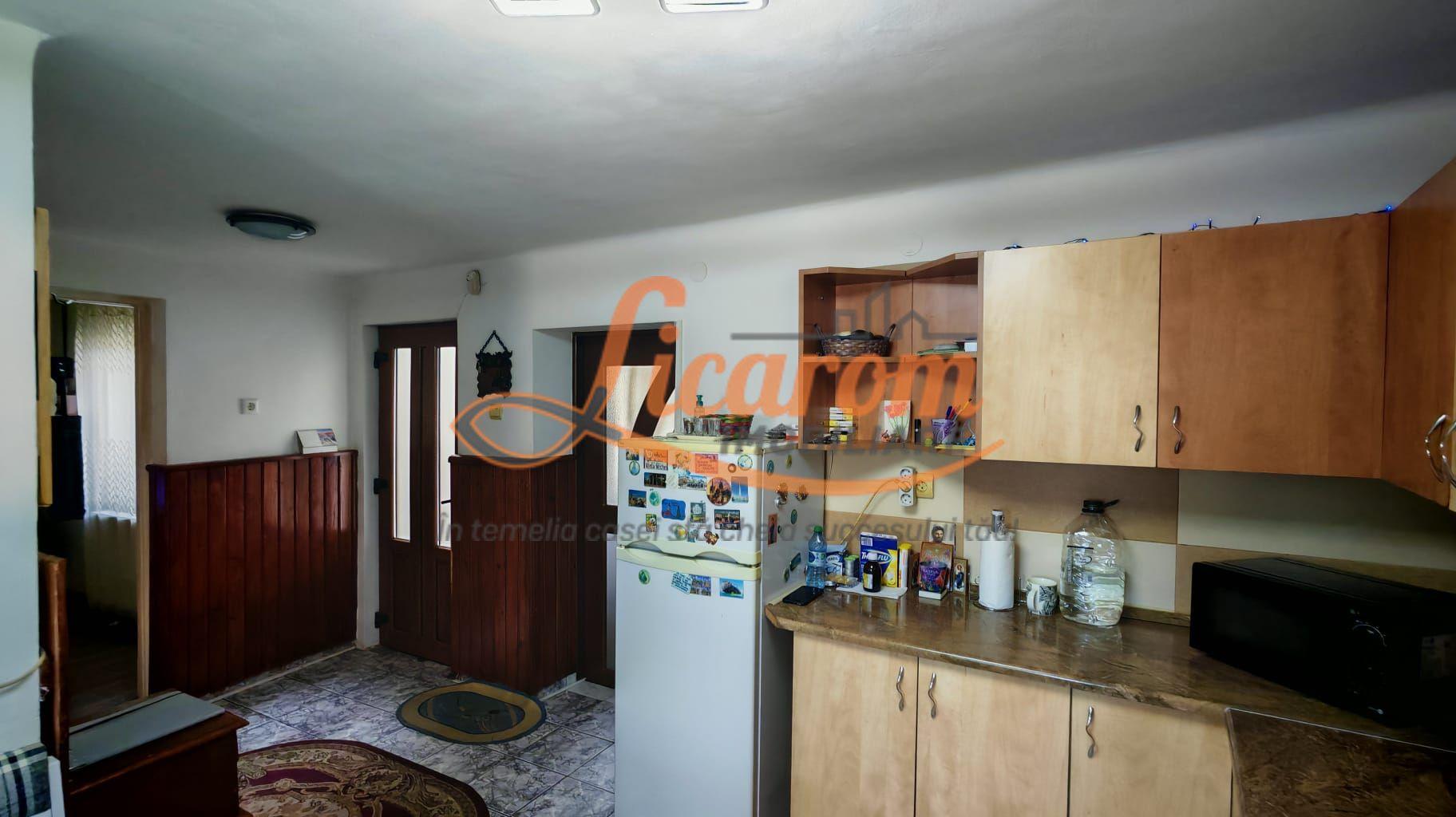Corp de casa 4 camere zona Nicopole,curte comuna cu 1 familie. - 3