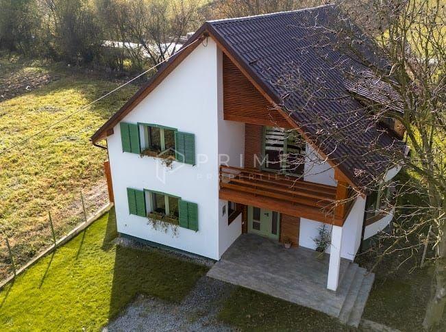 Proprietate exclusivistă în Corunca: 200 mp utili, teren generos - 3