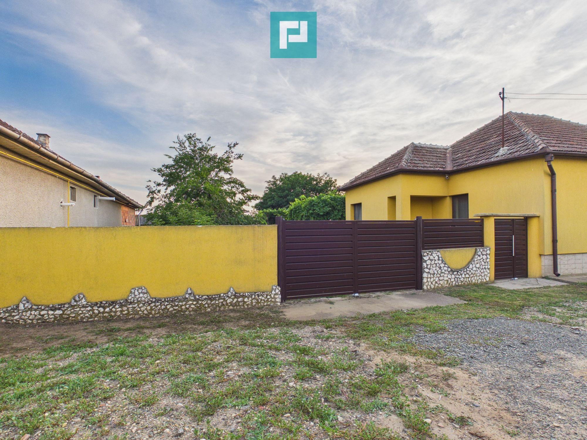 Casă cu 4 camere și teren de 5538 mp în Macea - 12