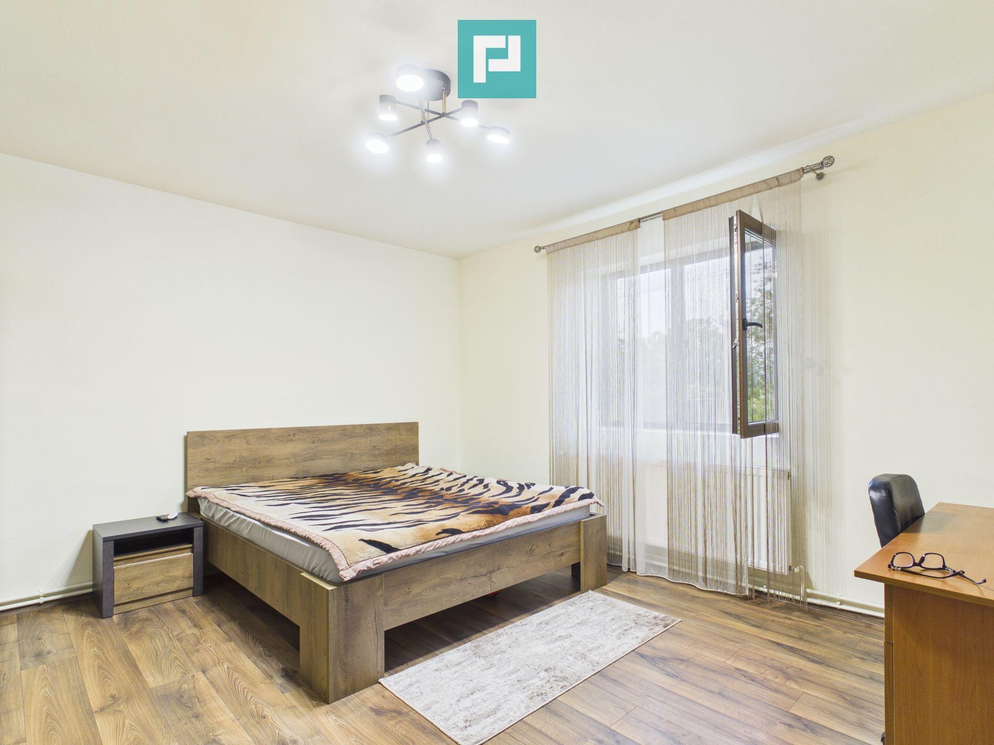 Casă cu 4 camere și teren de 5538 mp în Macea - 5