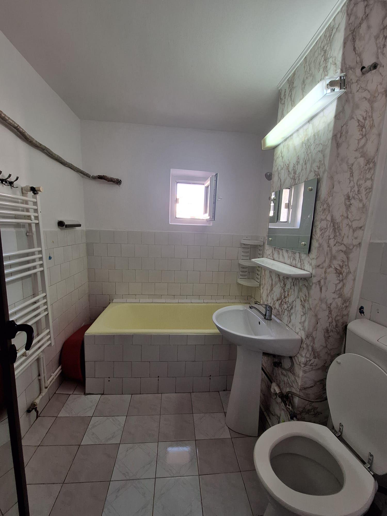 Apartament 2 camere de închiriat - Micro 17 - Mobilat - 350 Euro - 4