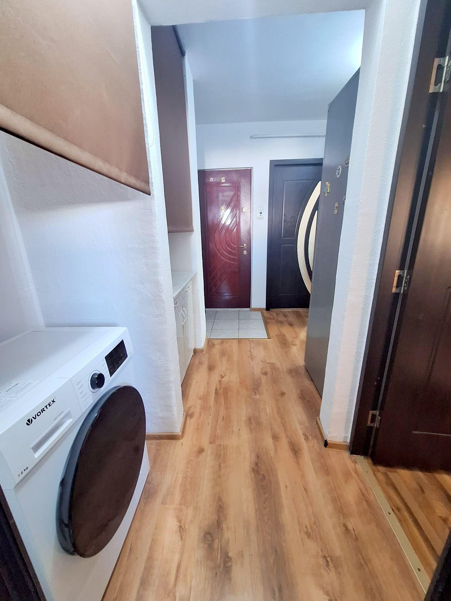 Apartament 2 camere de închiriat - Micro 17 - Mobilat - 350 Euro - 3