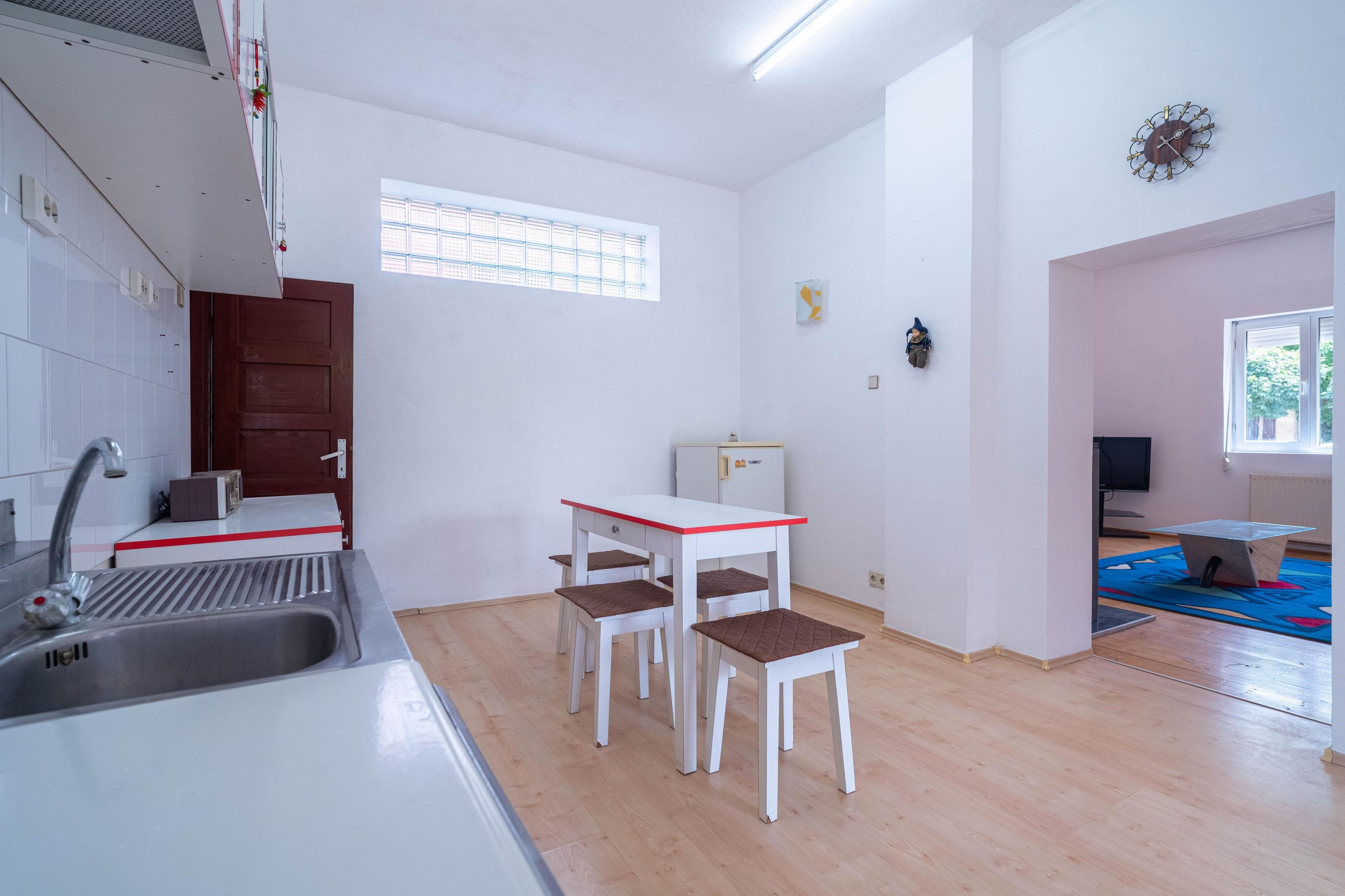 VANDUT! Casa 5 camere - teren 688 mp - Parneava - COMISION 0 - 5