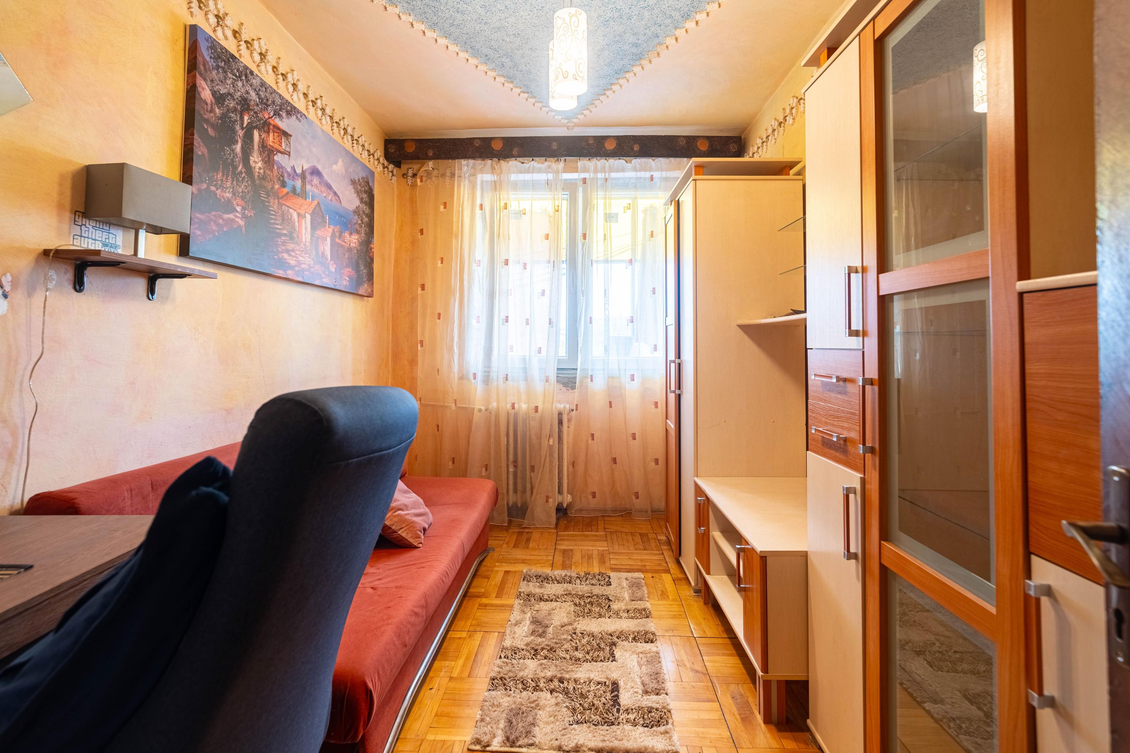 Apartament 4 camere decomandat - bvd. Revolutiei - COMISION 0 - 2