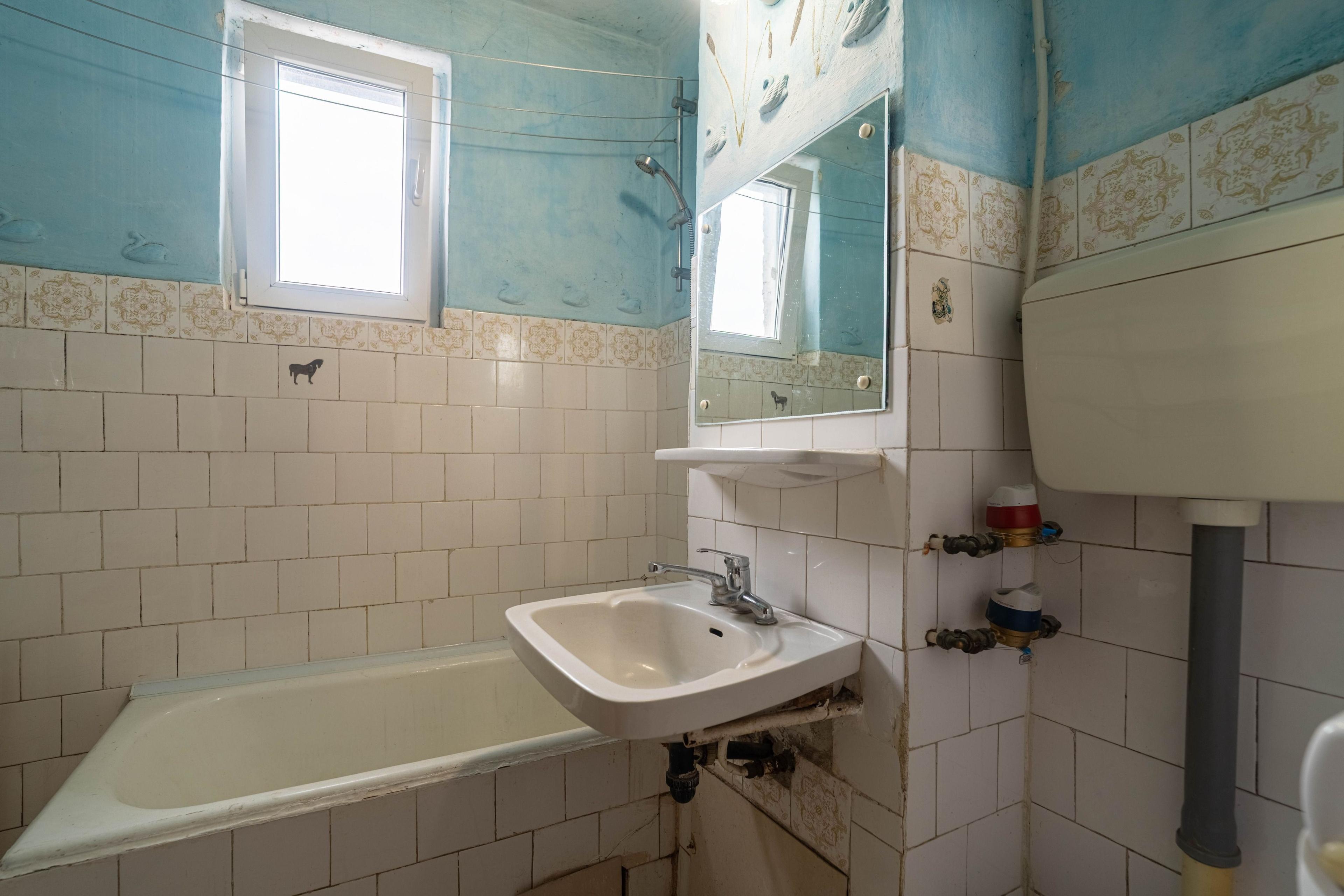 Apartament 4 camere decomandat - bvd. Revolutiei - COMISION 0 - 7