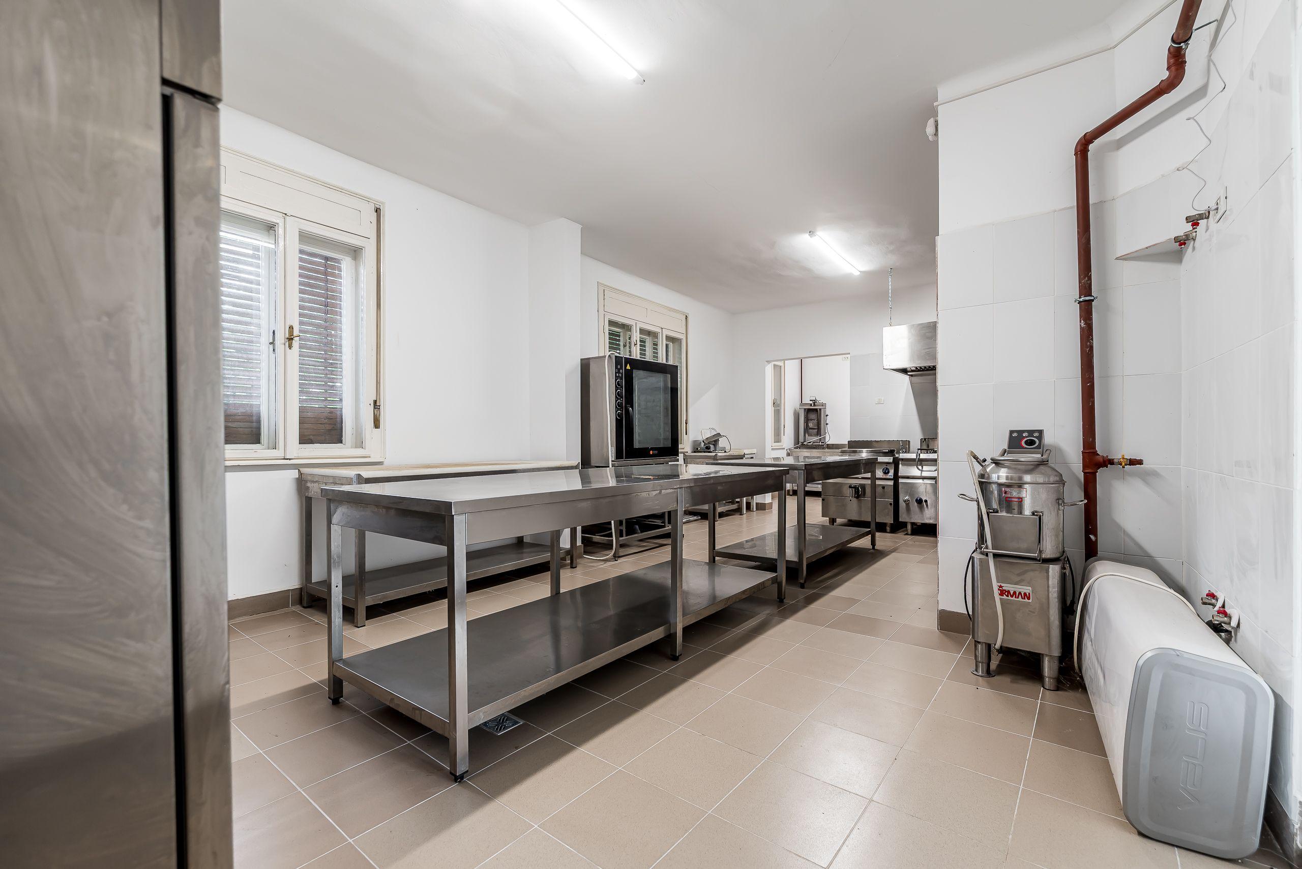 Casa cu potential multiplu cu teren generos pe strada Dunarii - 4