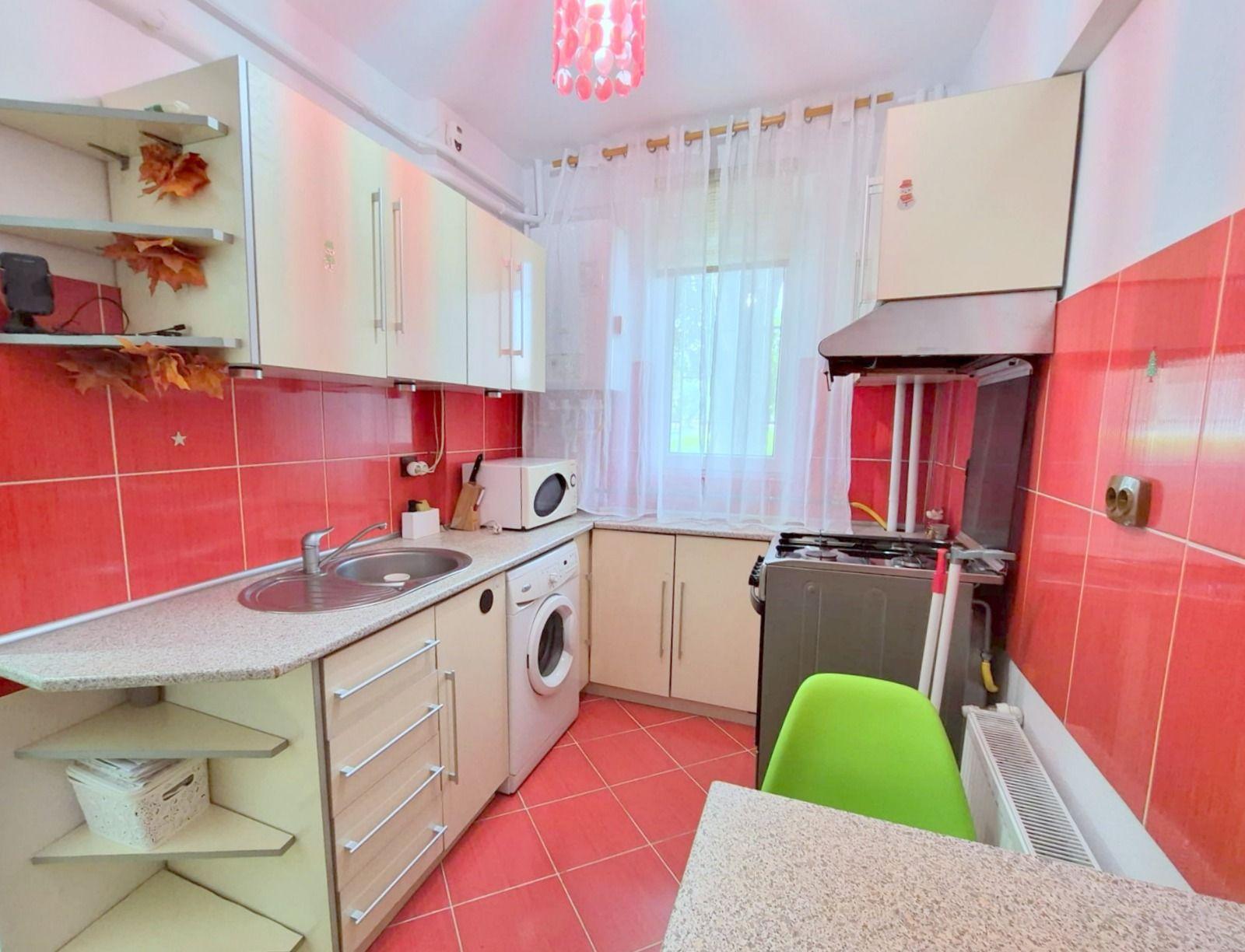 De inchiriat apartament cu 2 camere, Micro 17, parter, 345 euro - 5