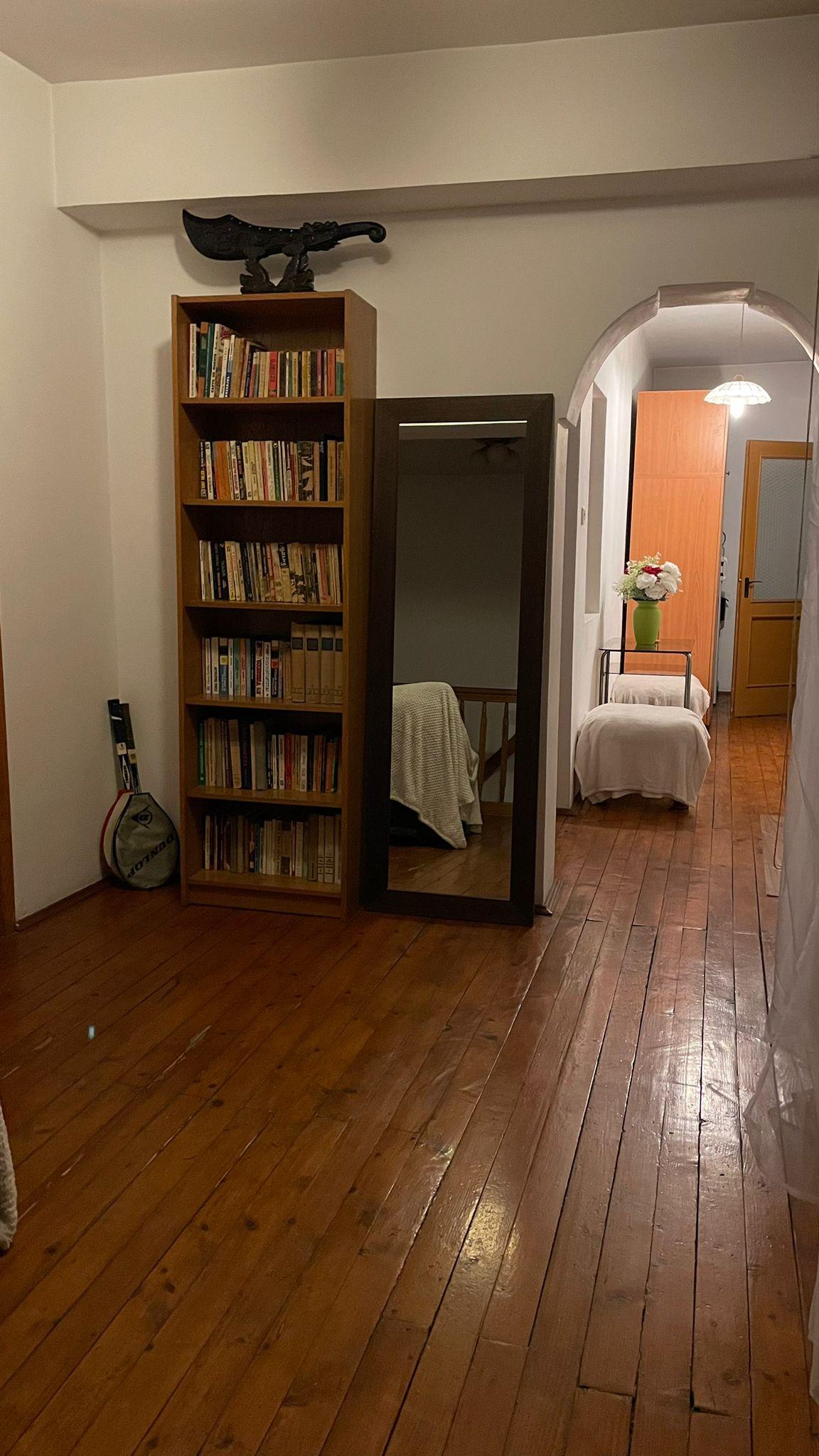 Apartament 2 camere,zona deosebita,cofetăria Ana vis-a-vis de BRD - 1
