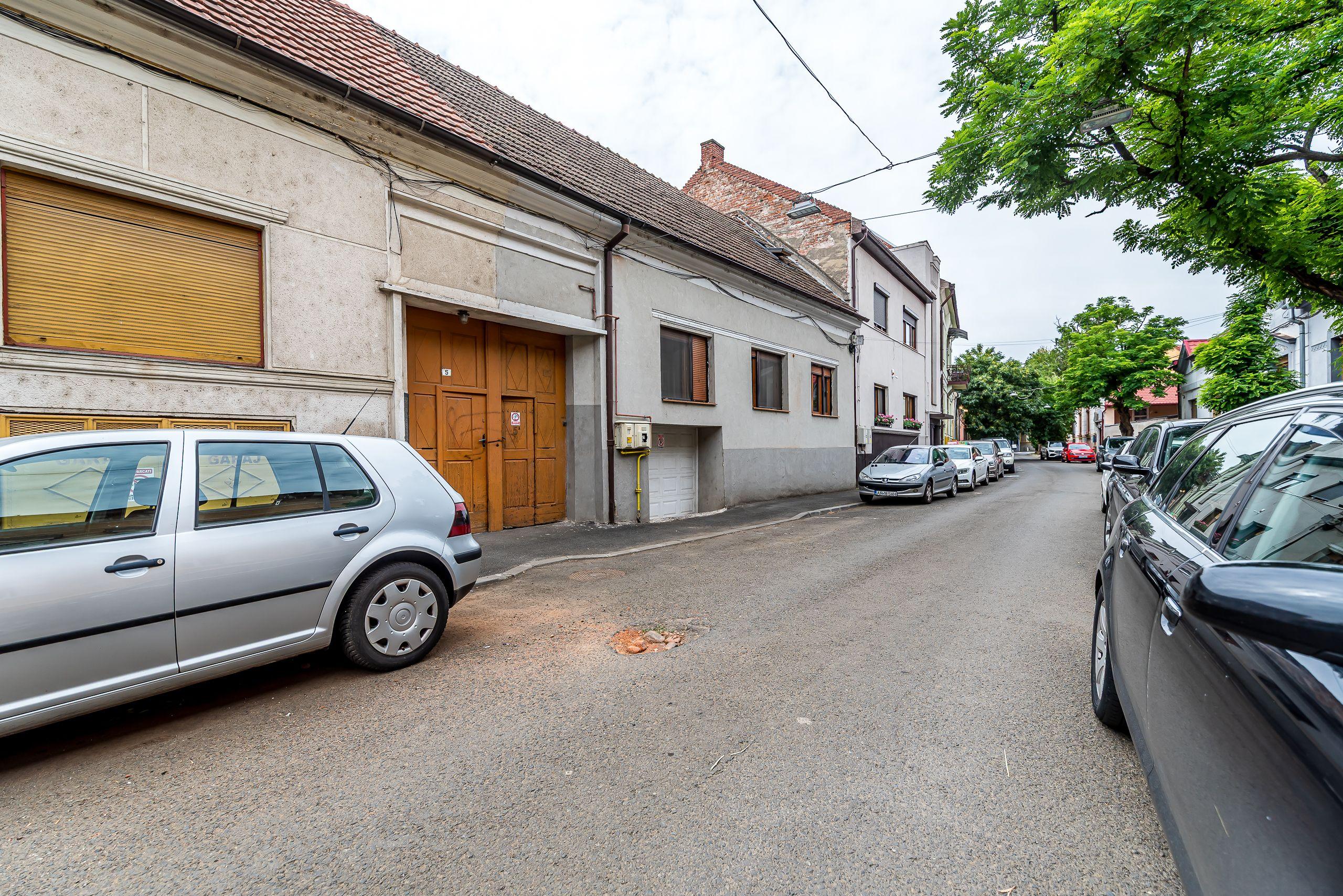 PRET NOU! Casa 6 camere - teren 558 mp - Centrul Aradului - COMISION 0 - 9