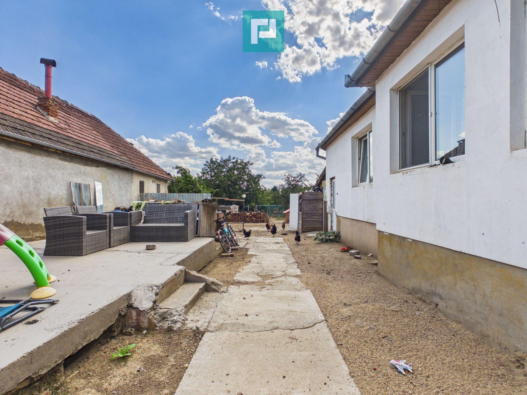 Casă cu 2 camere și 1000 mp teren în Păuliș - 12