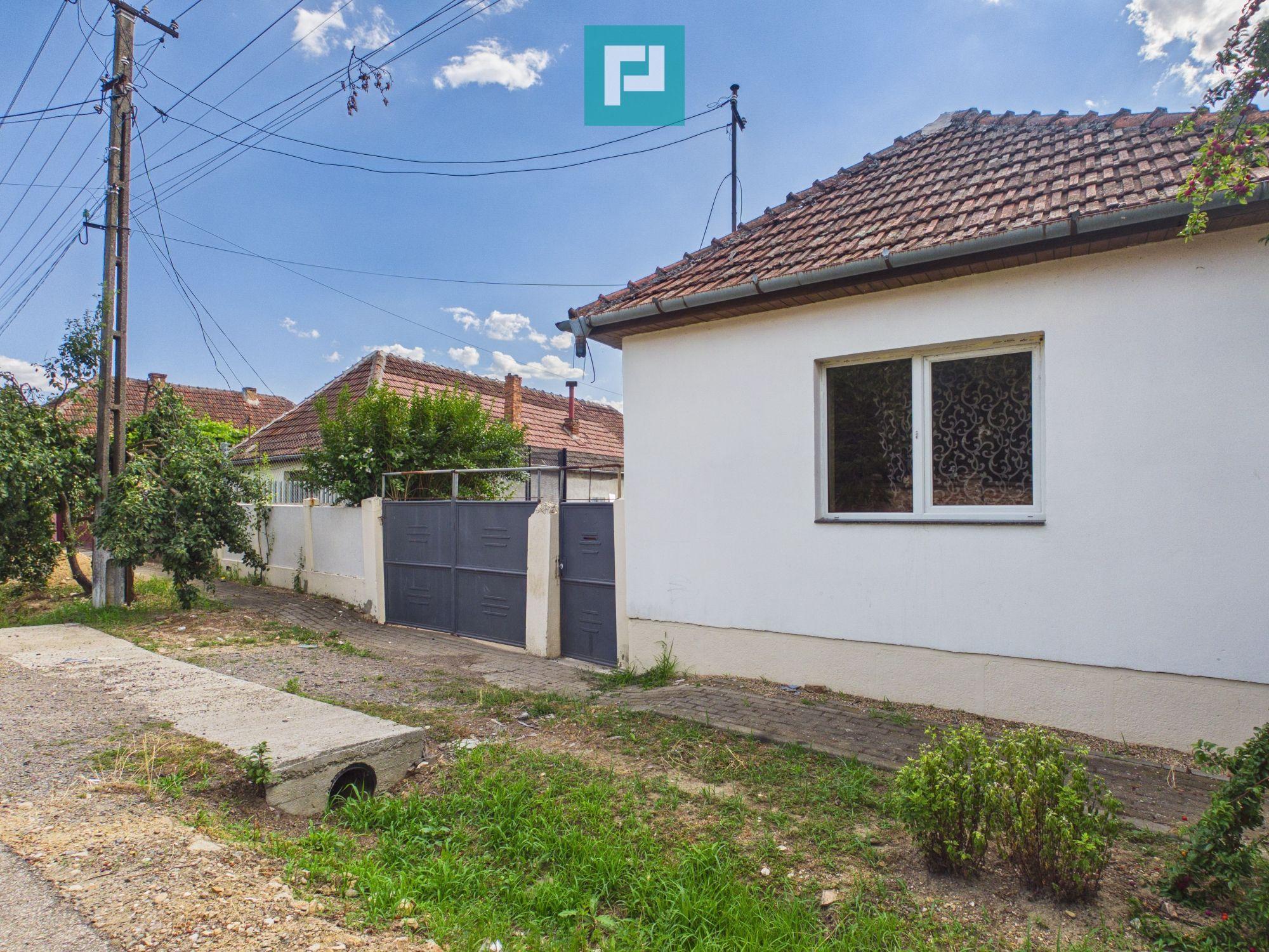 Casă cu 2 camere și 1000 mp teren în Păuliș - 10