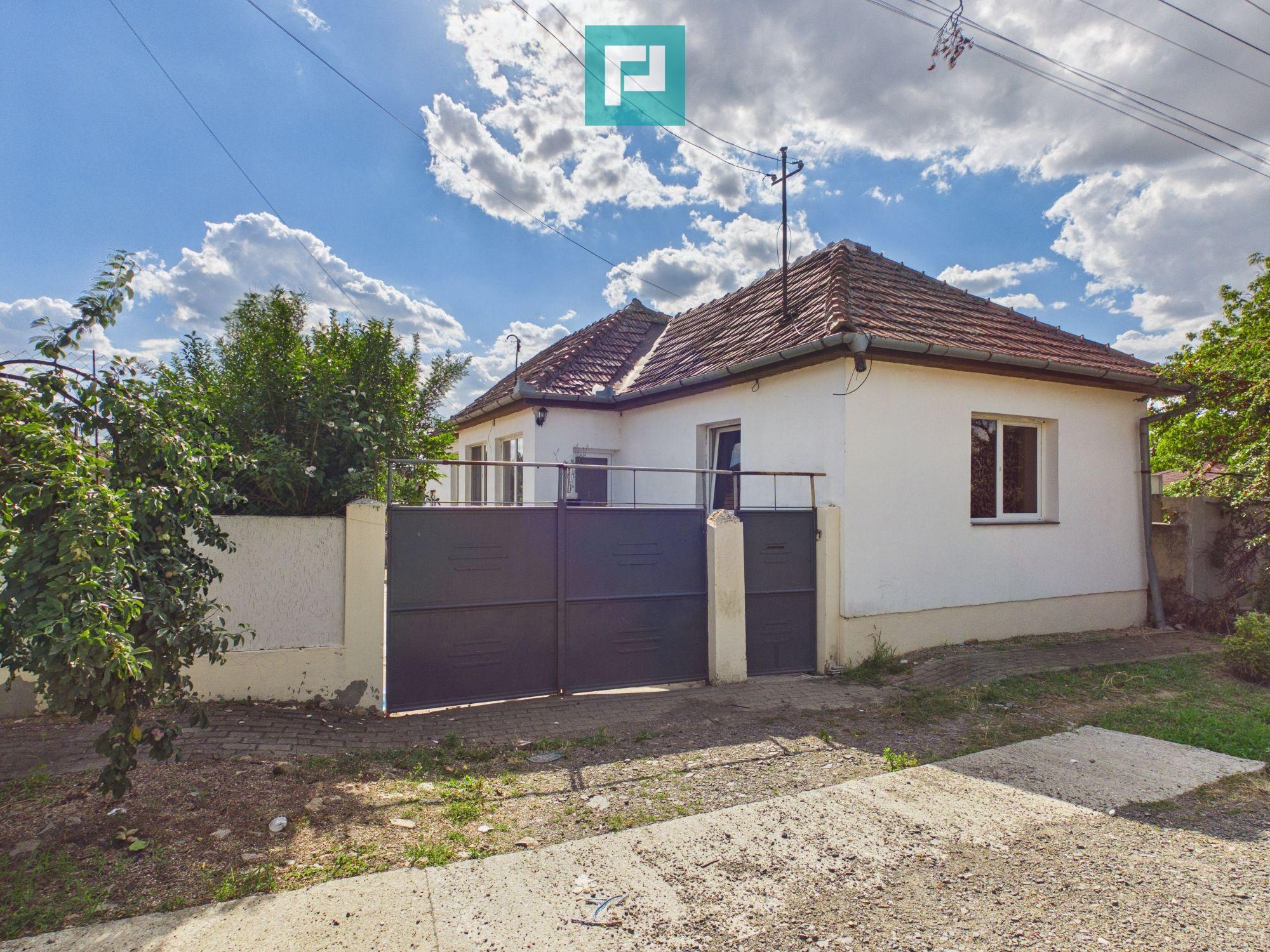 Casă cu 2 camere și 1000 mp teren în Păuliș - 1