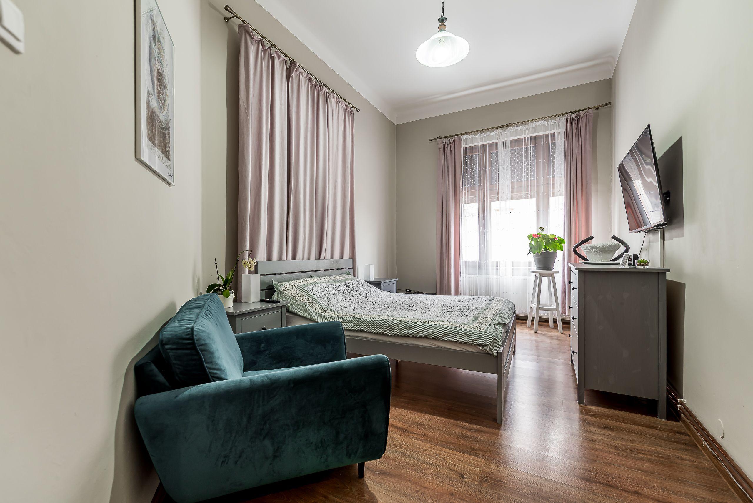 Apartament ultracentral cu 4 camere decomandat, etaj intermediar - 4