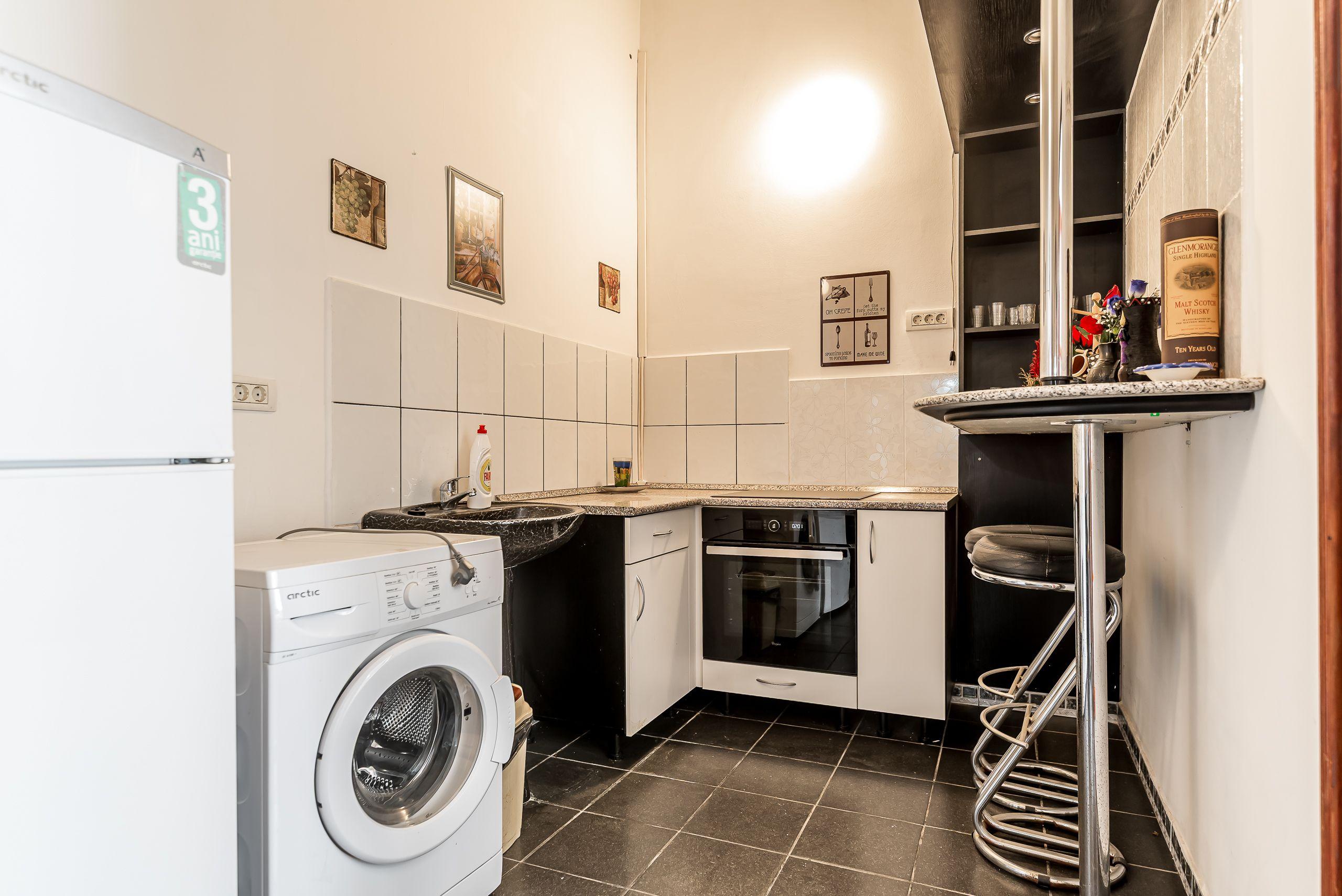 Apartament ultracentral cu 3 camere plus un bonus Comision 0 - 5