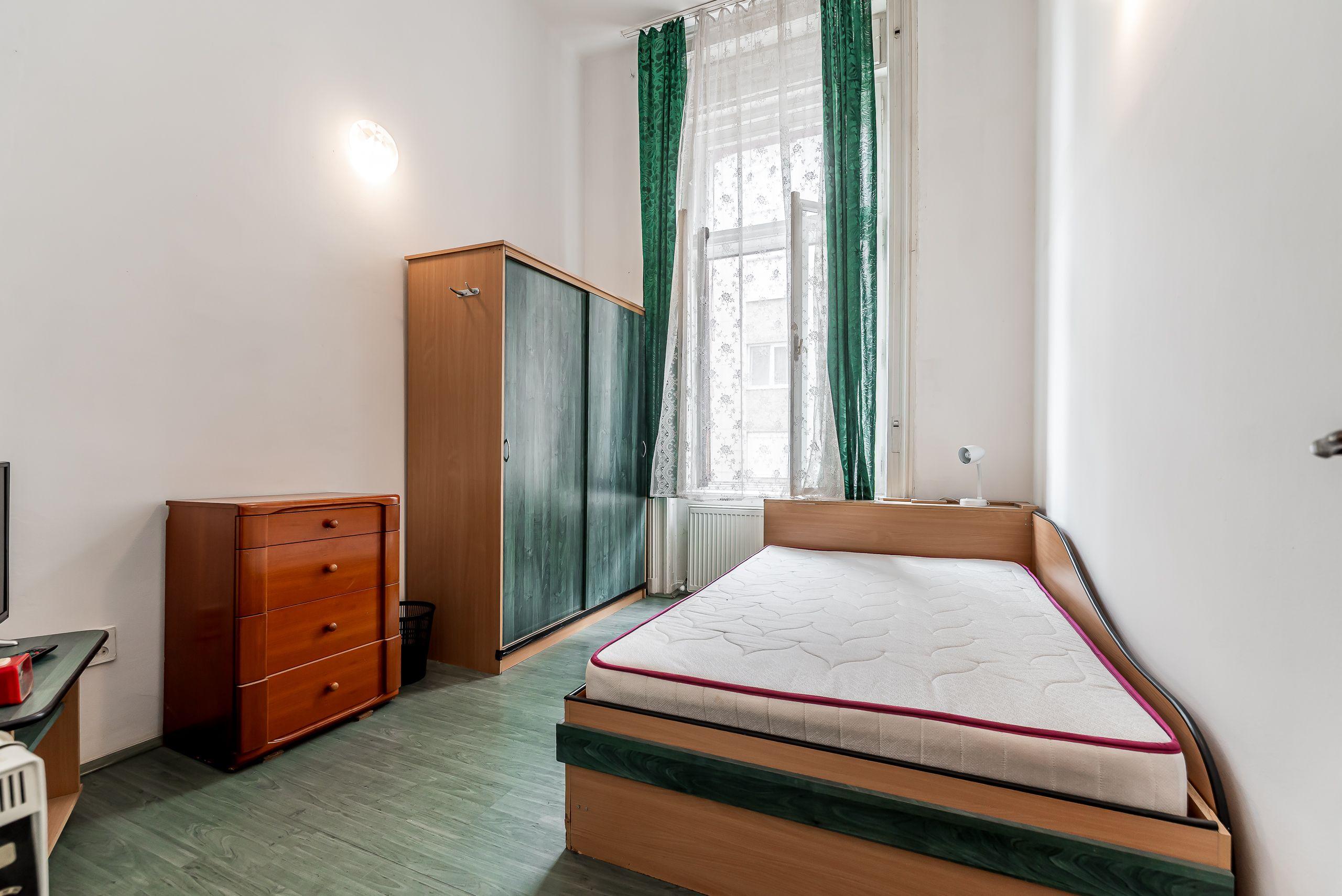 Apartament ultracentral cu 3 camere plus un bonus Comision 0 - 2