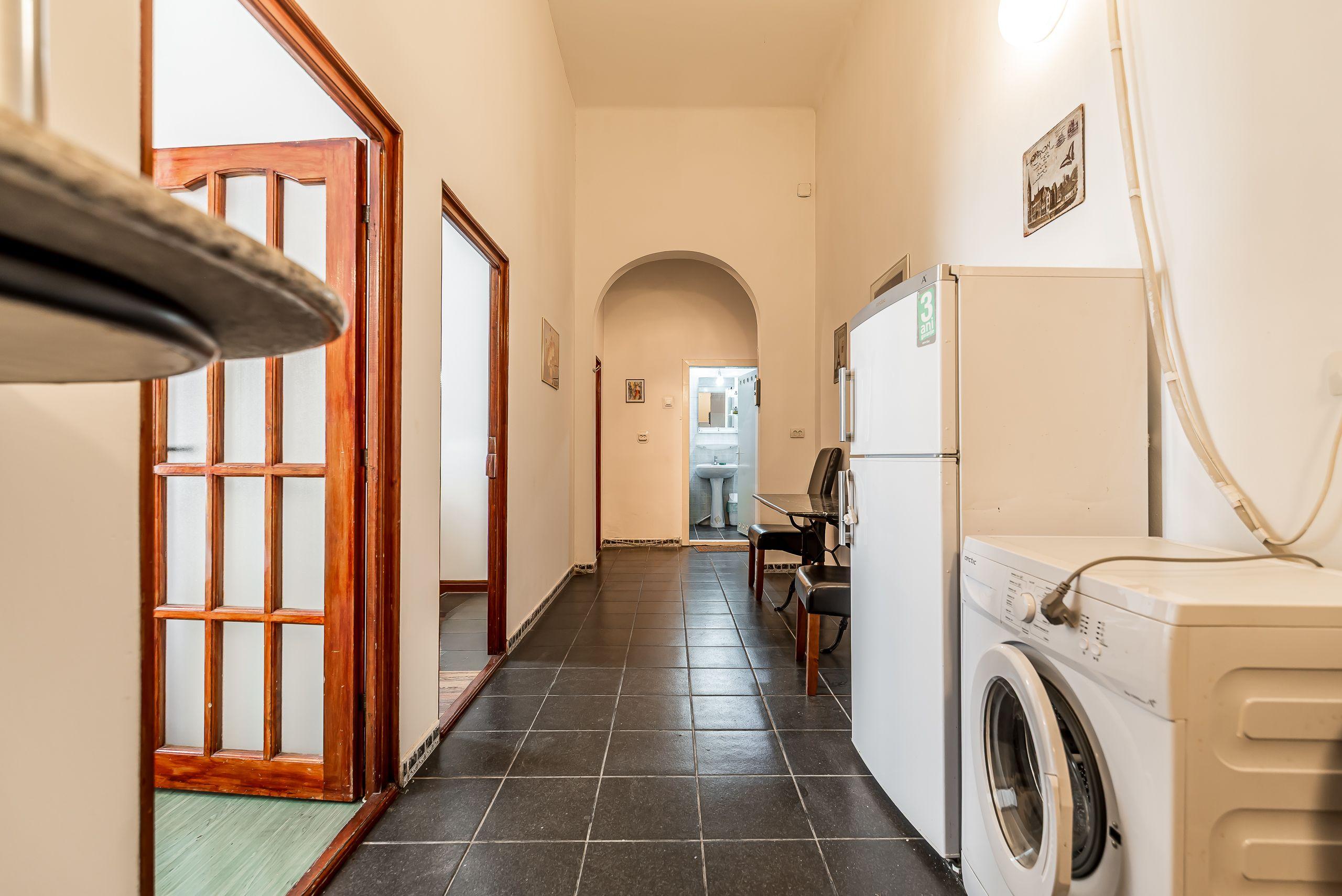 Apartament ultracentral cu 3 camere plus un bonus Comision 0 - 2