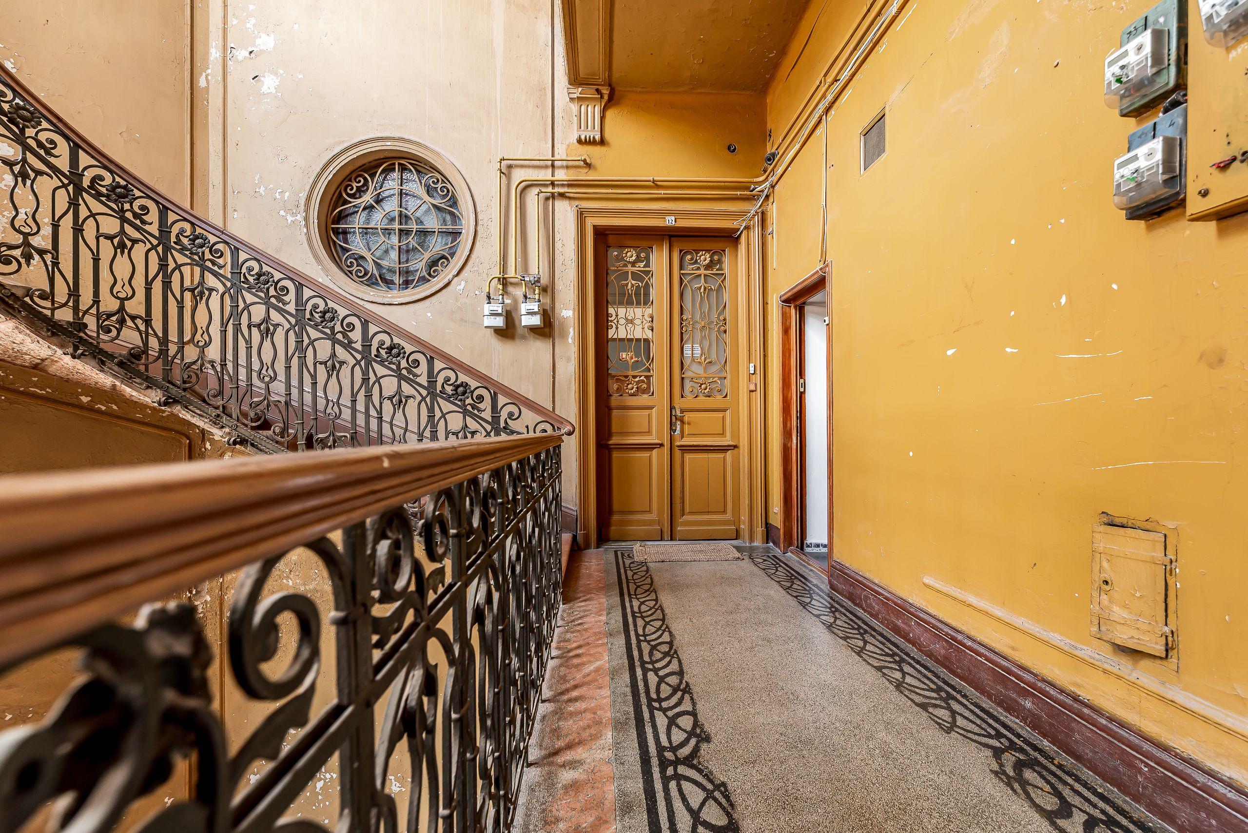 Apartament ultracentral cu 3 camere plus un bonus Comision 0 - 1