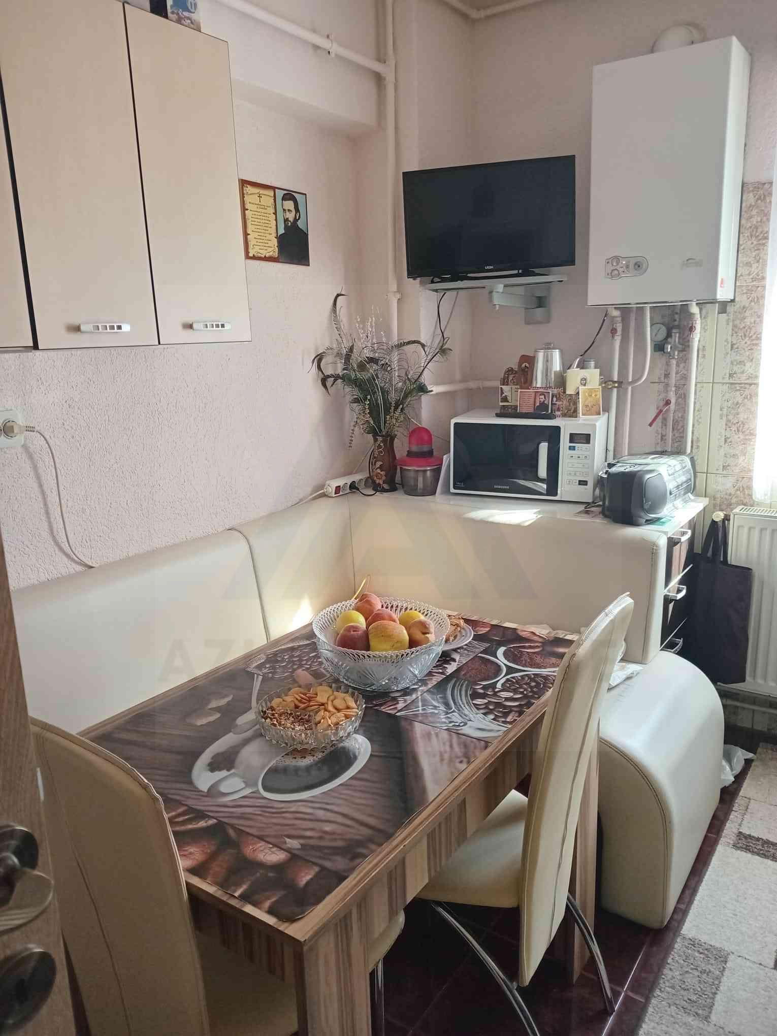Apartament 2 camere decomandat 45 mp utili 2 pivnite Mihai Viteazul - 2