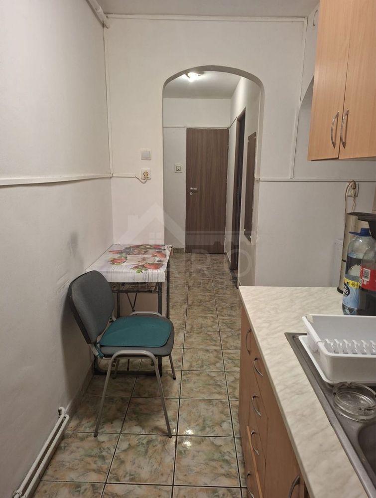 Vând apartament cu 3 camere zona Dâmbu Pietros aproape de bulevard . - 8