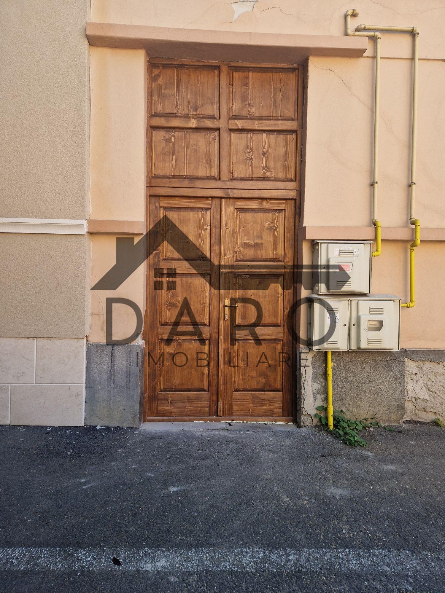 De vanzare casă lingă cetate - 2