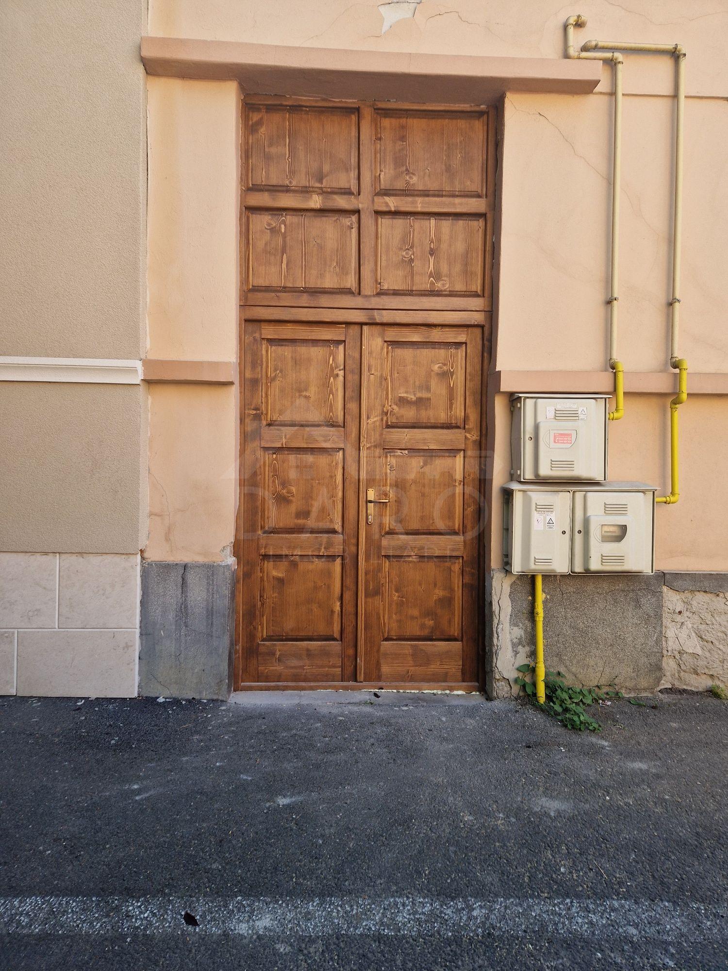 De vanzare casă lingă cetate - 2