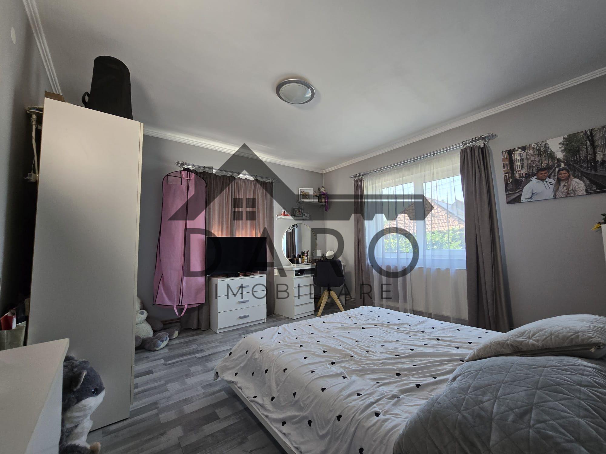 Casa in Livezeni , 140 mp utili , in centrul localitatii . - 18