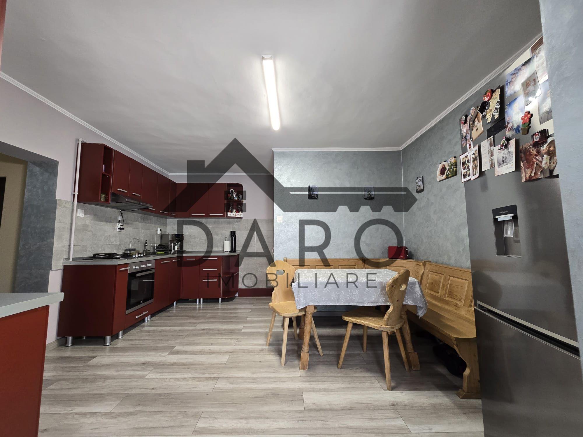 Casa in Livezeni , 140 mp utili , in centrul localitatii . - 11