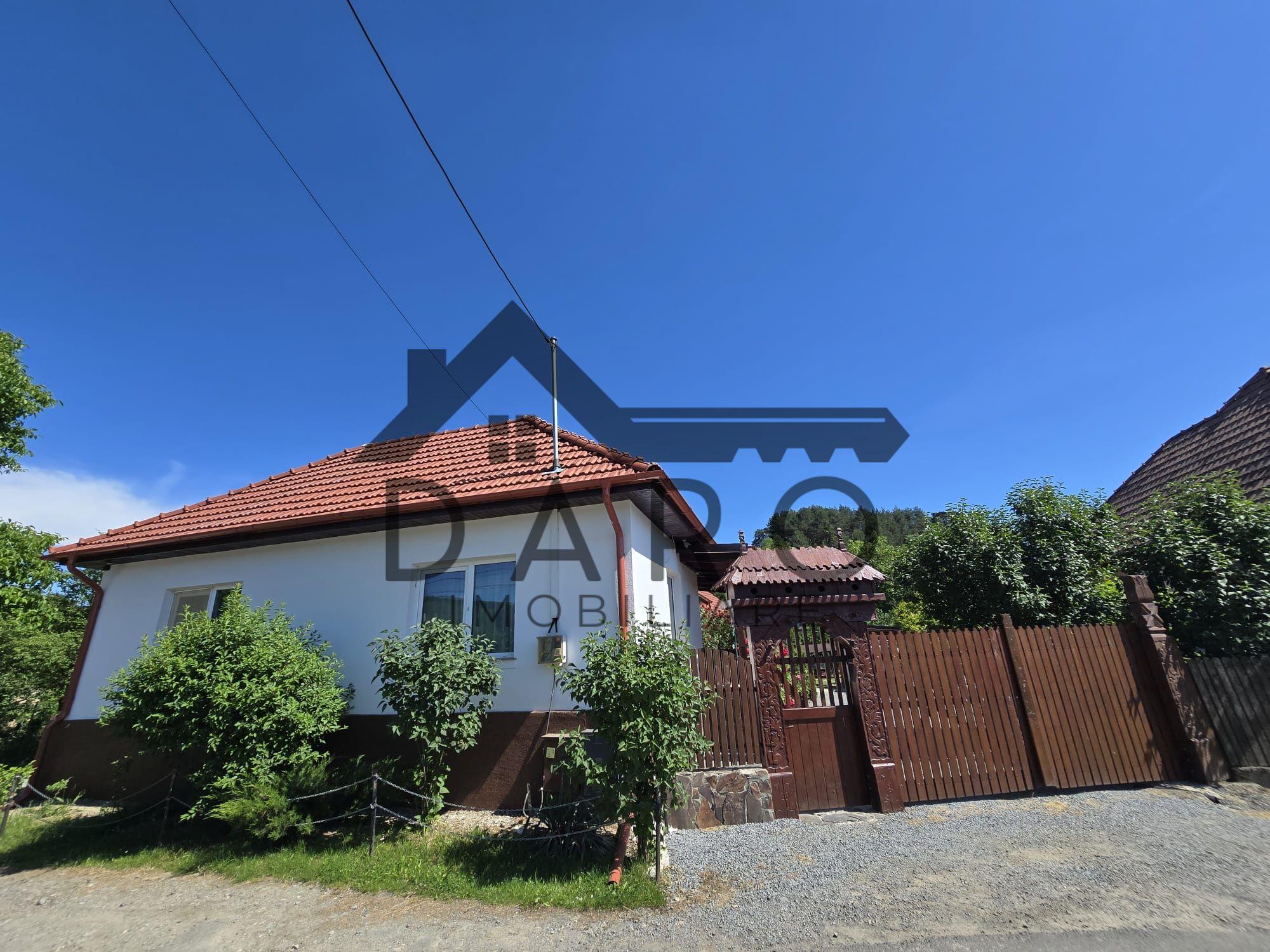 Casa in Livezeni , 140 mp utili , in centrul localitatii . - 3