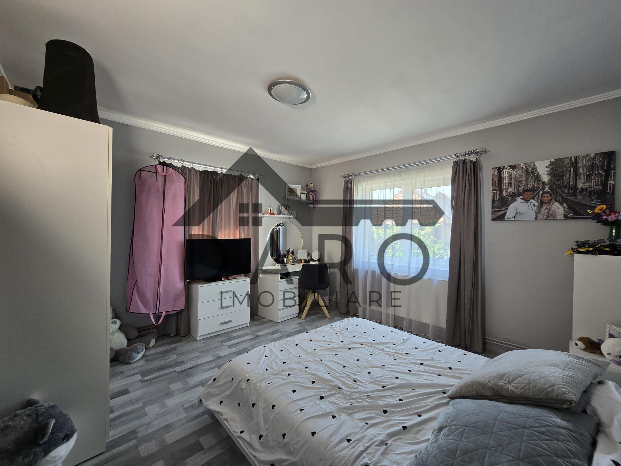 Casa in Livezeni , 140 mp utili , in centrul localitatii . - 13