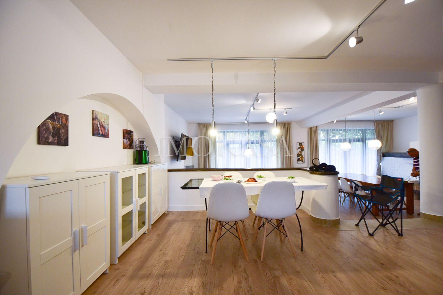 Vila 7 camere , suprafata de 270 mp gradina si gazraj, zona Strand