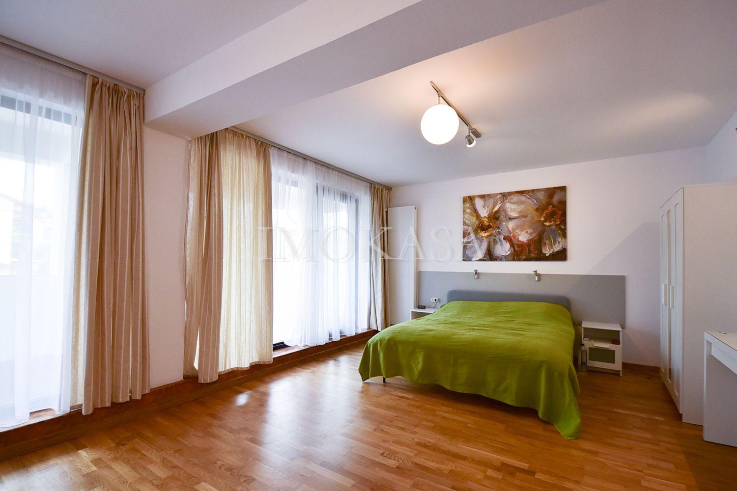 Vila 7 camere , suprafata de 270 mp gradina si gazraj, zona Strand - 5
