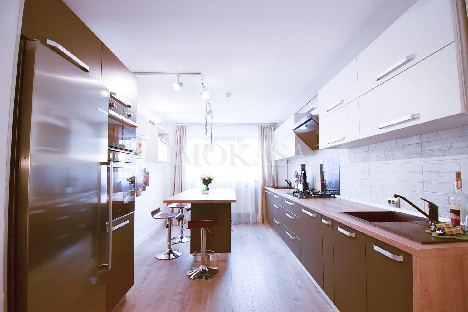 Vila 7 camere , suprafata de 270 mp gradina si gazraj, zona Strand - 11
