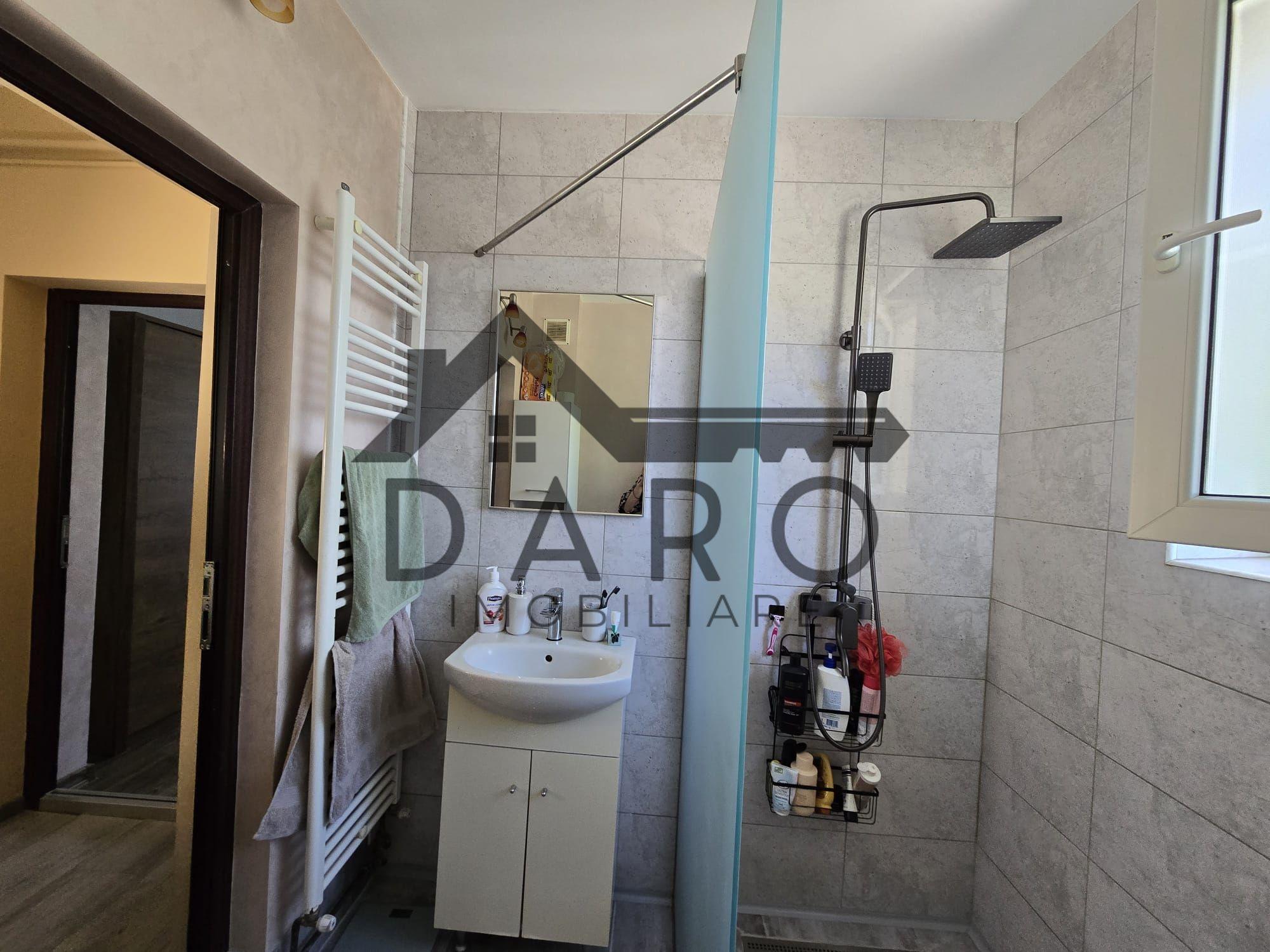 Casa in Livezeni , 140 mp utili , in centrul localitatii . - 6