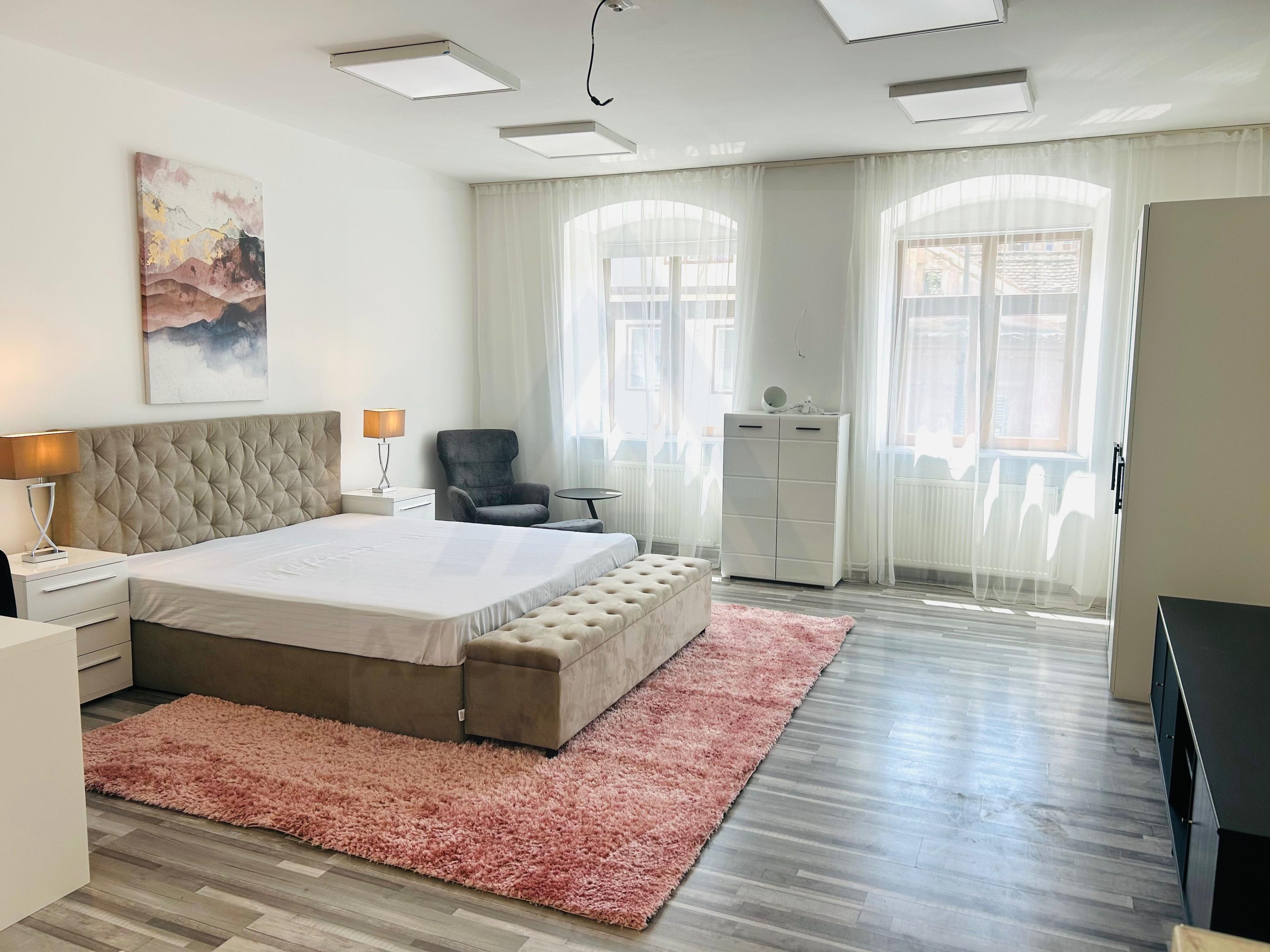 Studio modern 50 mp prima închiriere cu parcare in zona Centrala - 1