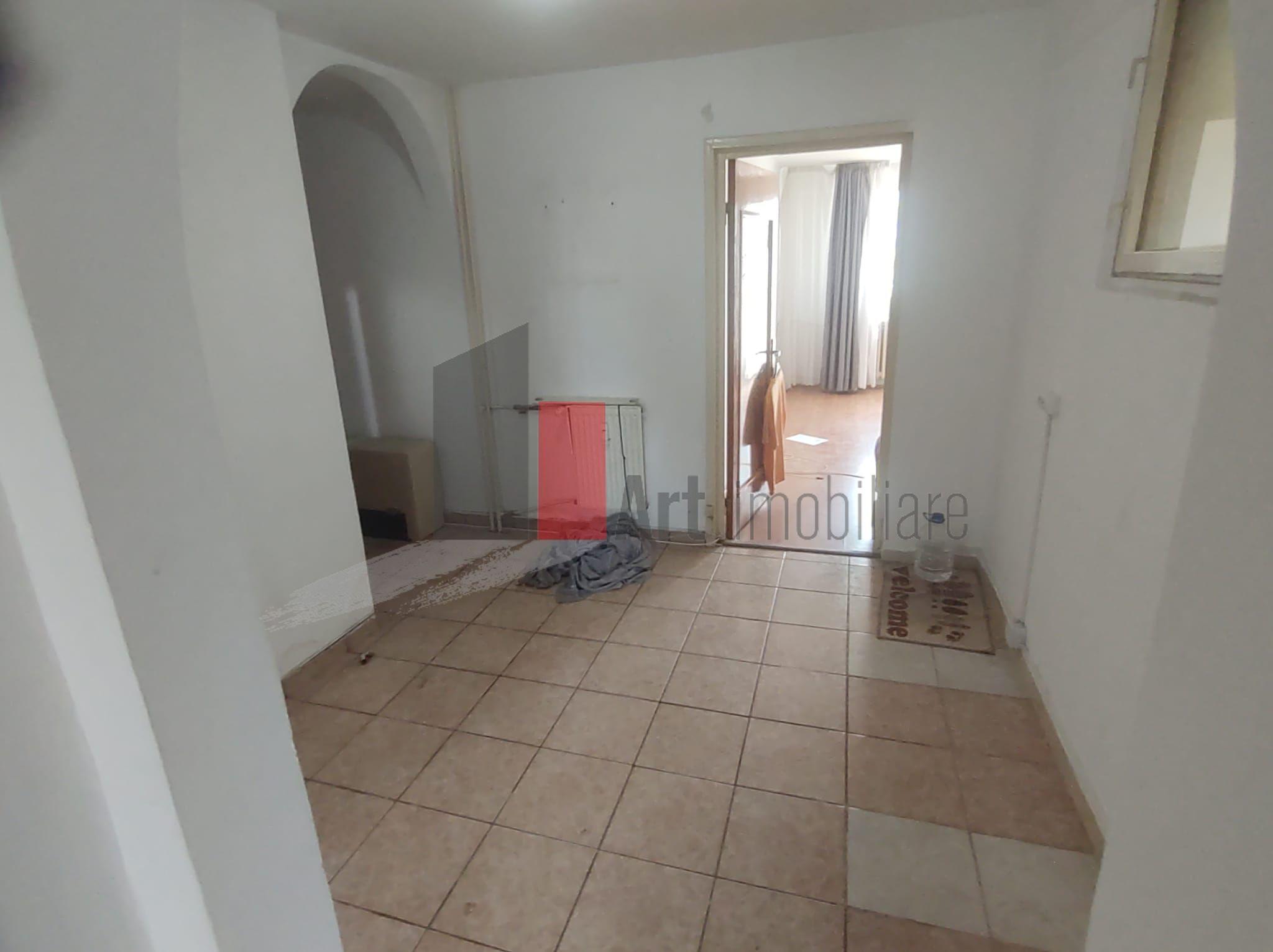 Vânzare apartament decomandat 2 camere - Metrou Lujerului - 1