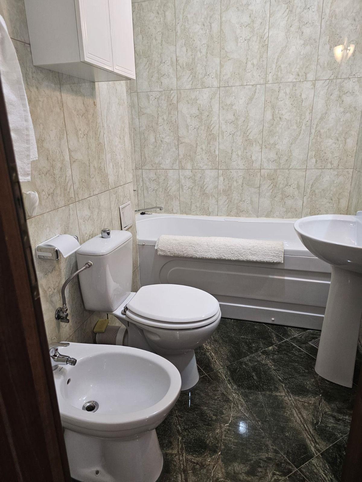 De inchiriat o camera Italian Residence, etaj 9/12, 420 euro - 20