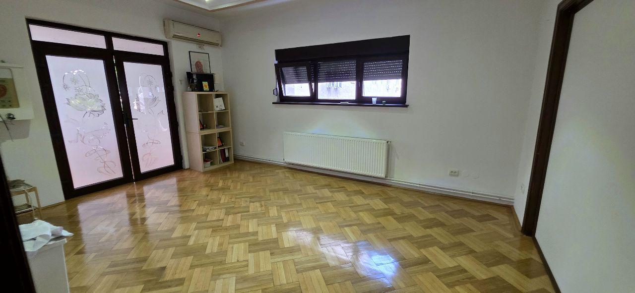 Dacia apartament 4 camere nemobilate de inchiriat - 1