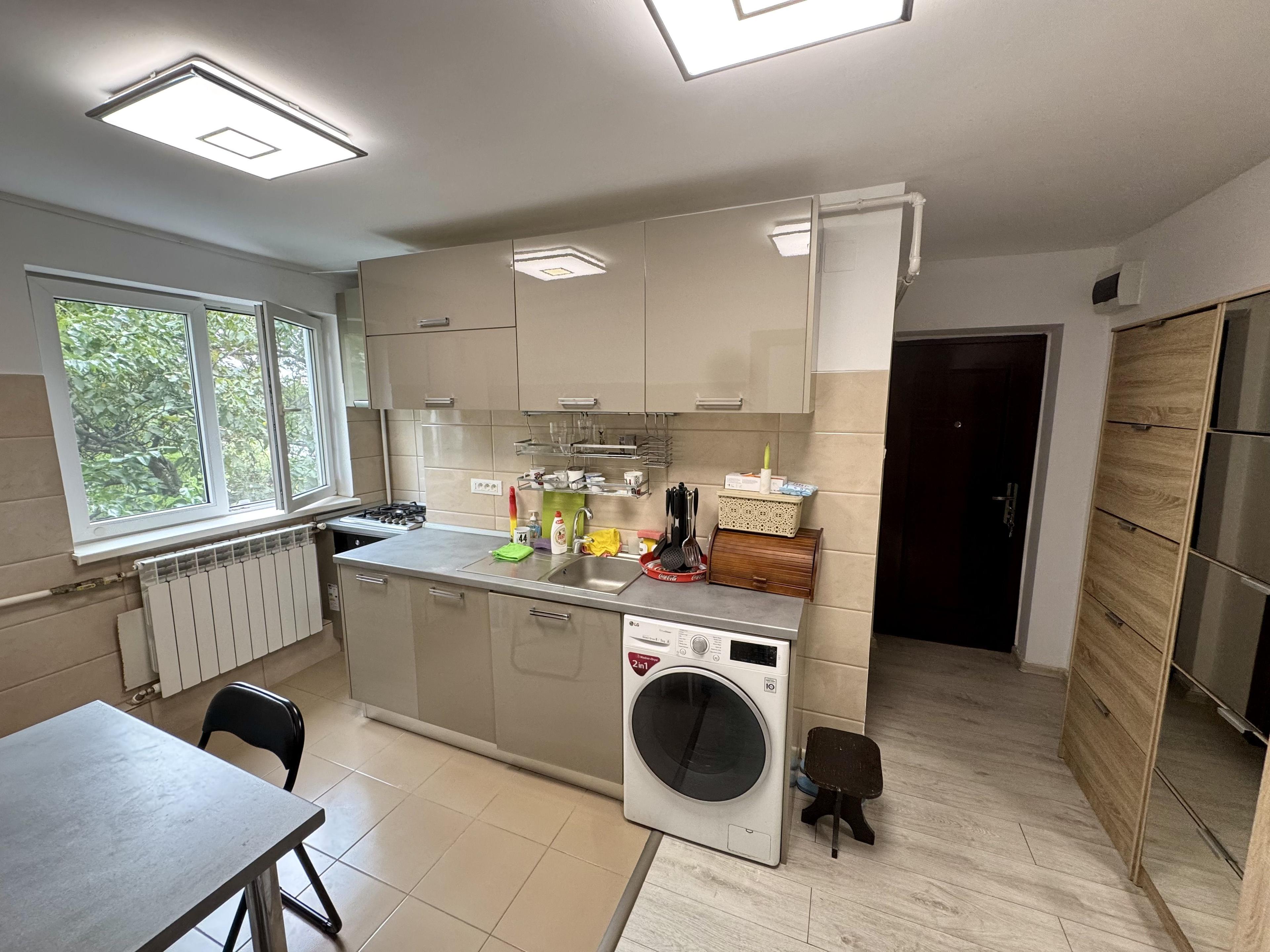 Centrala proprie zona Vitan, apartament 3 camere - 1