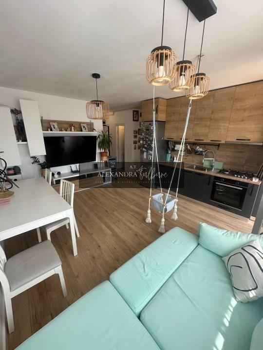 Apartament de vanzare 3 camere, 66 mp, 2 bai, balcon, 2 parcari - 1
