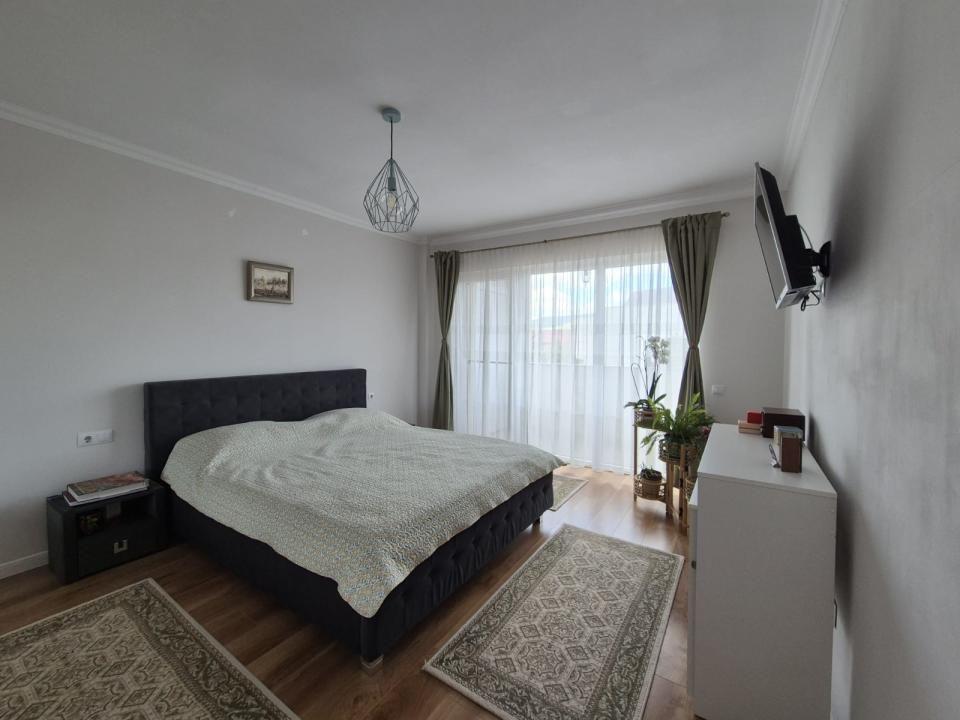 Apartament de vanzare 3 camere, 66 mp, 2 bai, balcon, 2 parcari - 11