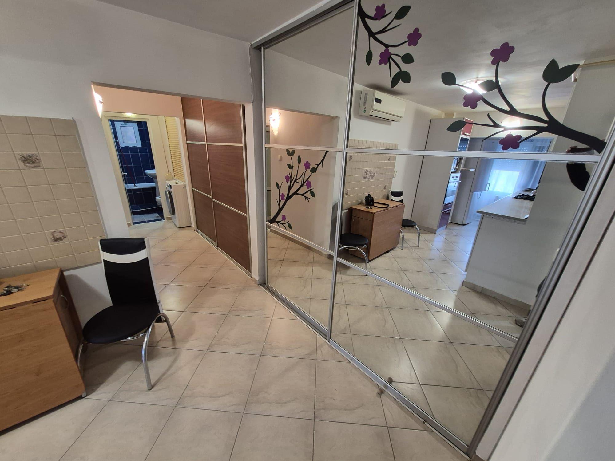 De inchiriat apartament cu 3 camere, etaj 3, Micro 16, 450 euro - 1