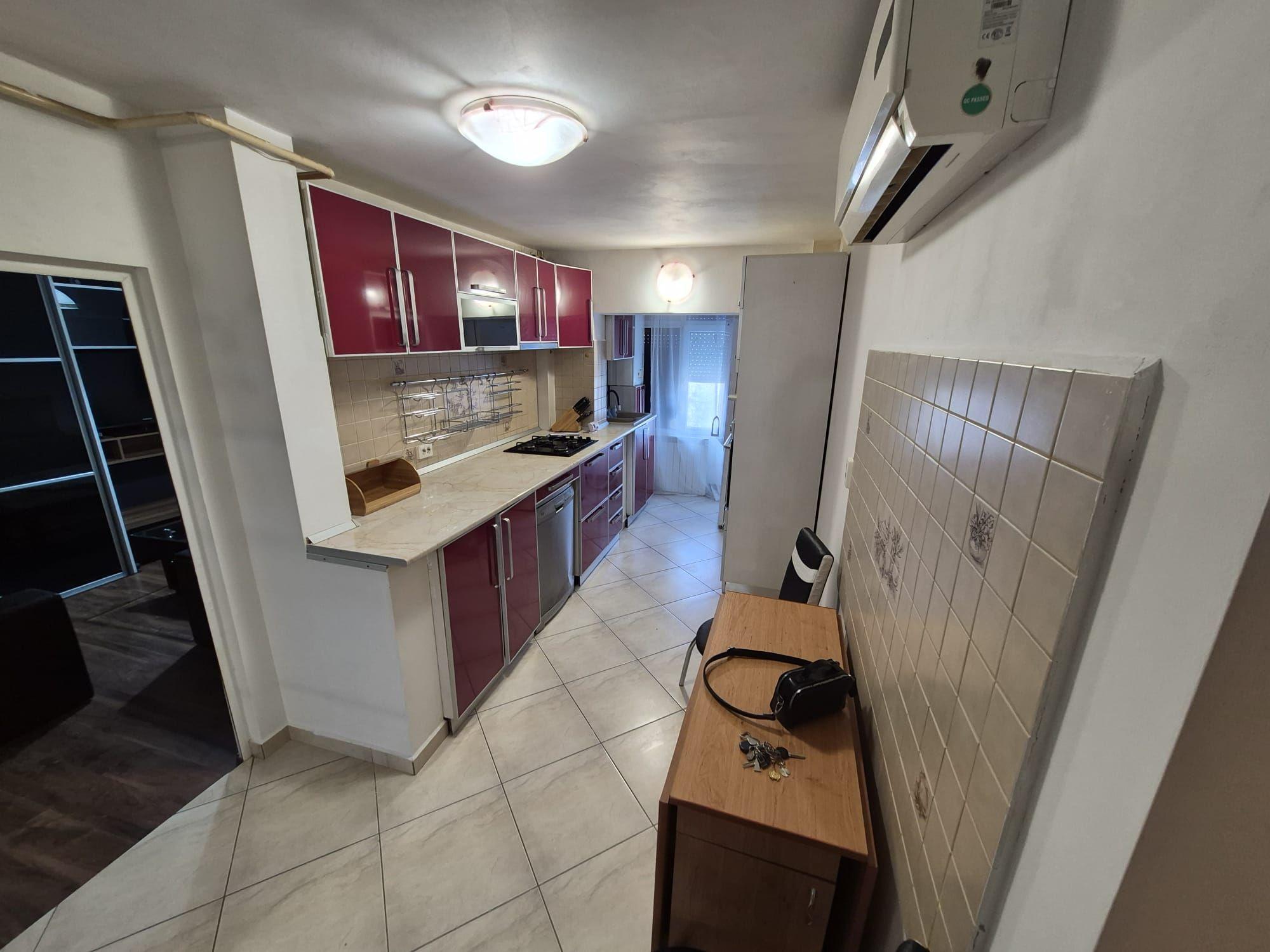 De inchiriat apartament cu 3 camere, etaj 3, Micro 16, 450 euro - 2