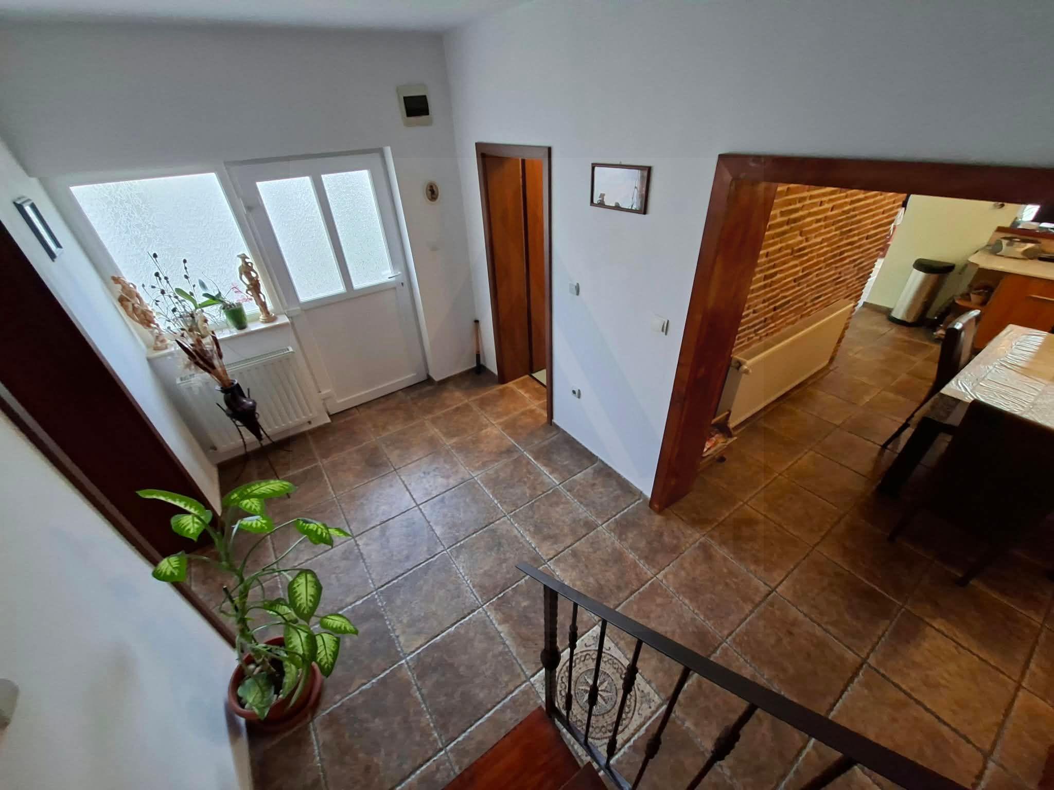 Casa cu etaj 113 mp utili curte libera 350mp garaj cu pod Gusterita - 10